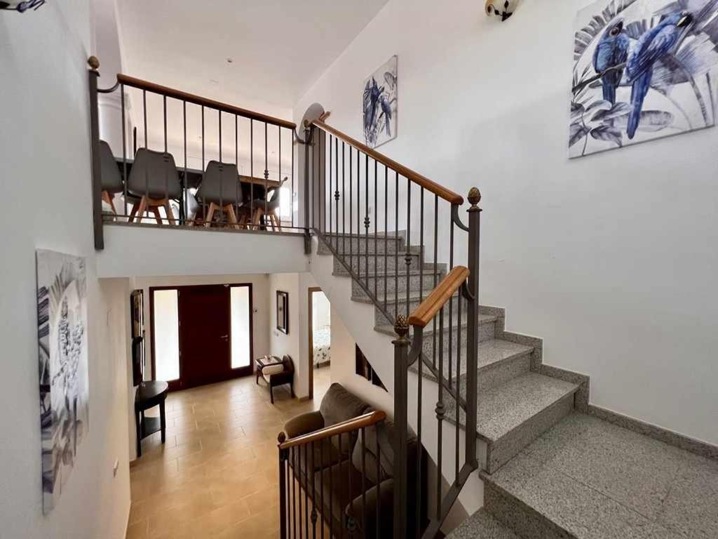 Casa Mas Ambros con piscina desbordante