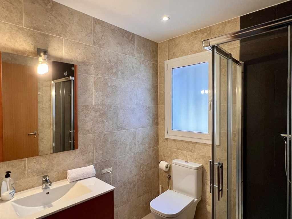 Casa Mas Ambros con piscina desbordante