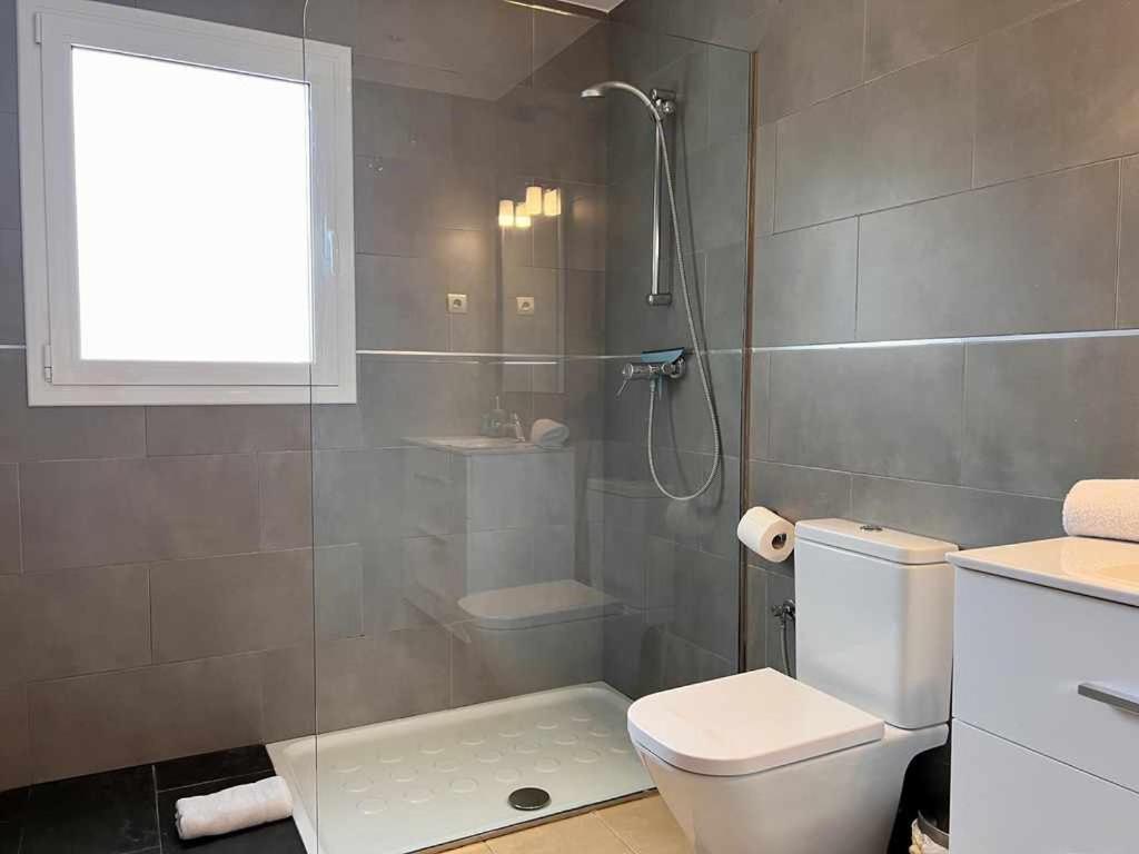 Casa Mas Ambros con piscina desbordante