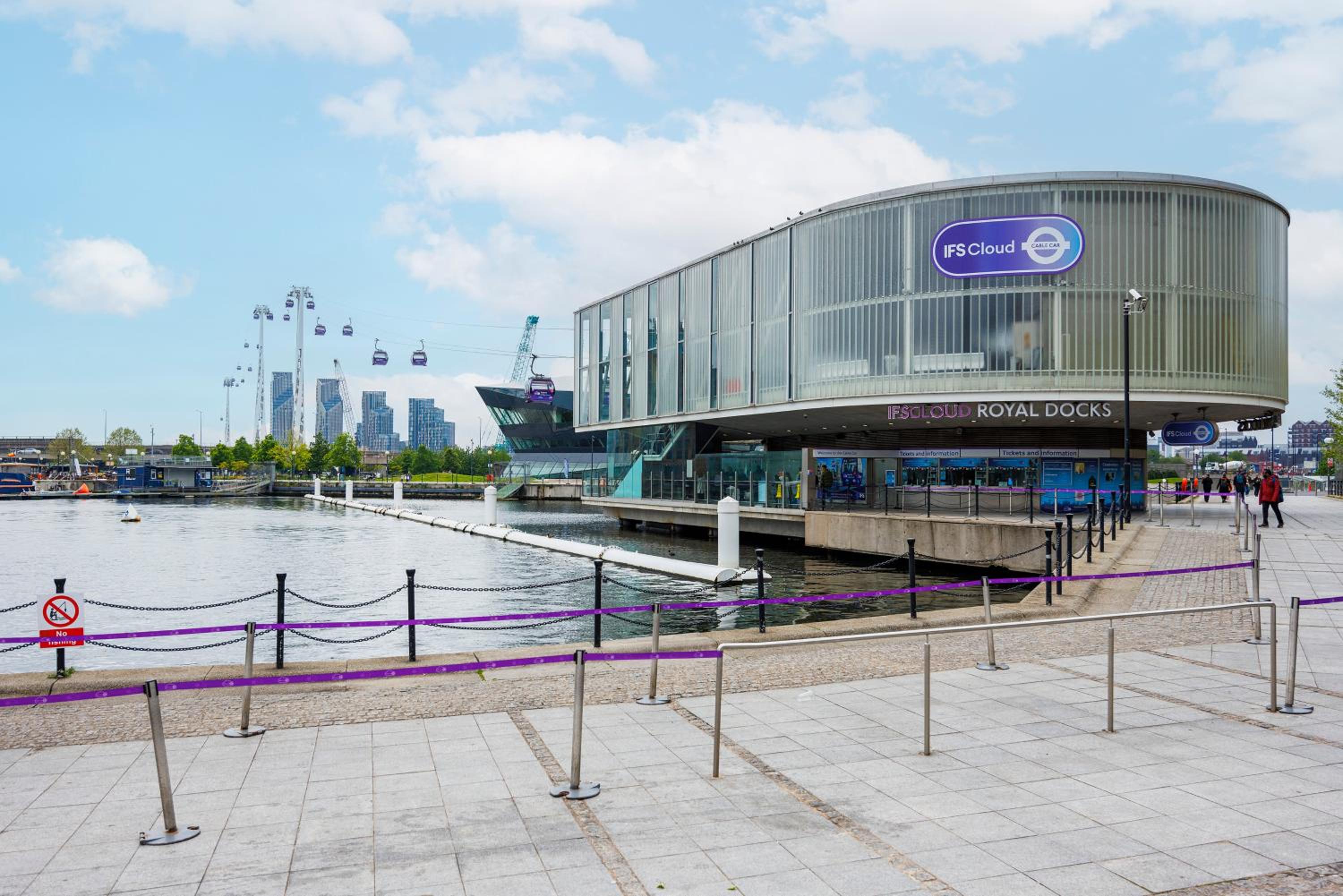 Heads on Bed- London Excel Royal Victoria Dock O2