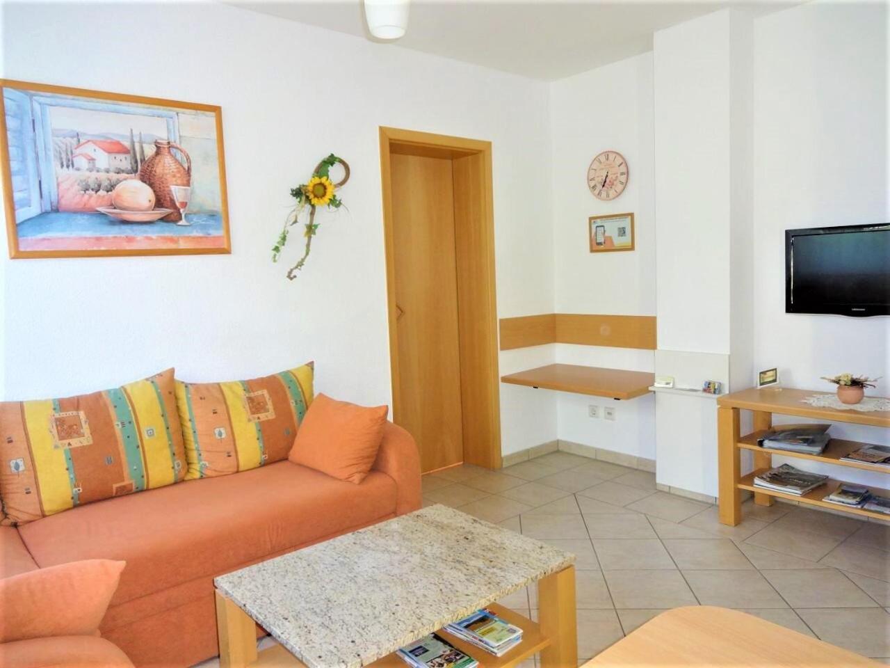 Ferienwohnung mit Terrasse, Garten