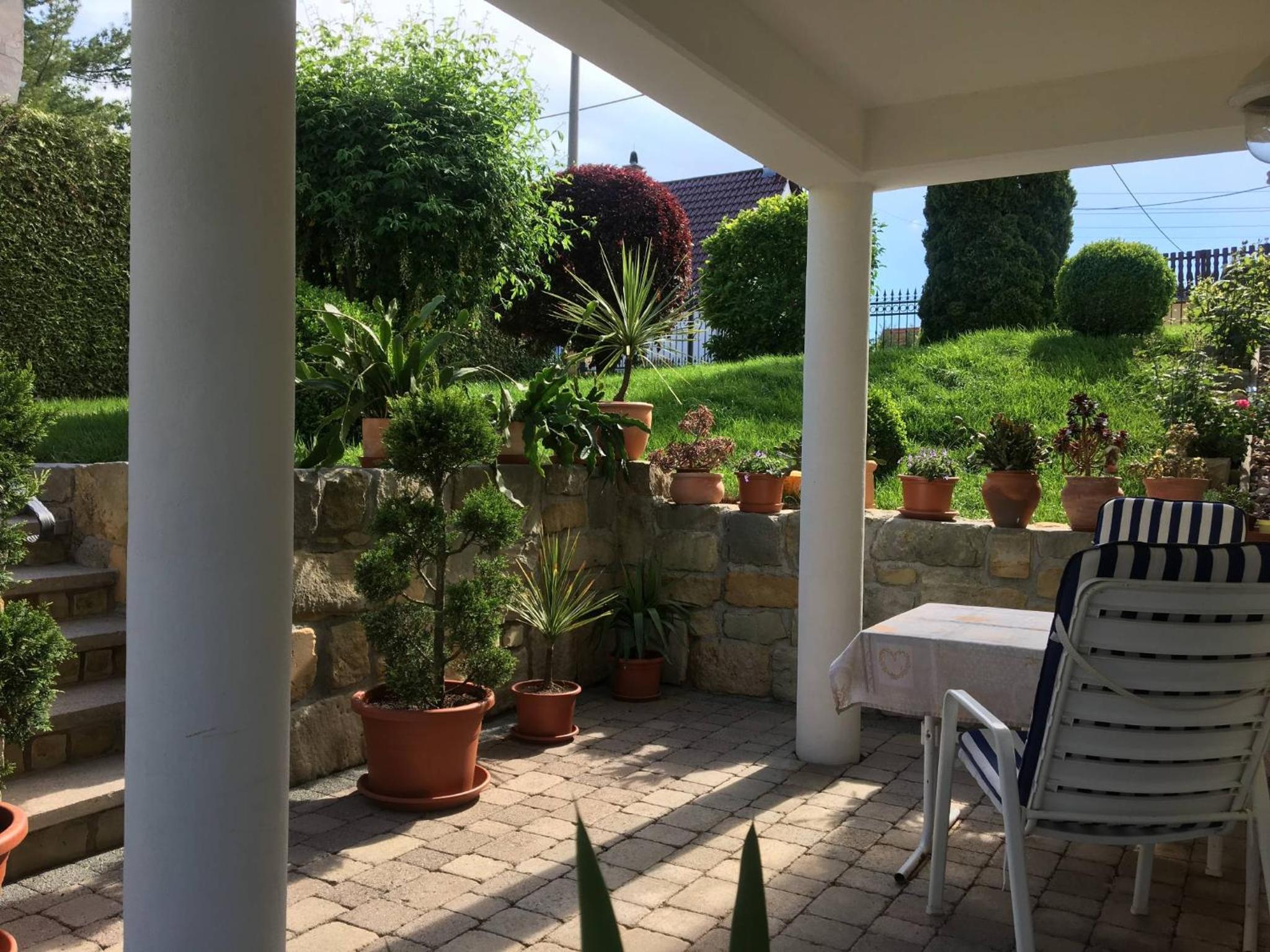 Ferienwohnung mit Terrasse, Garten