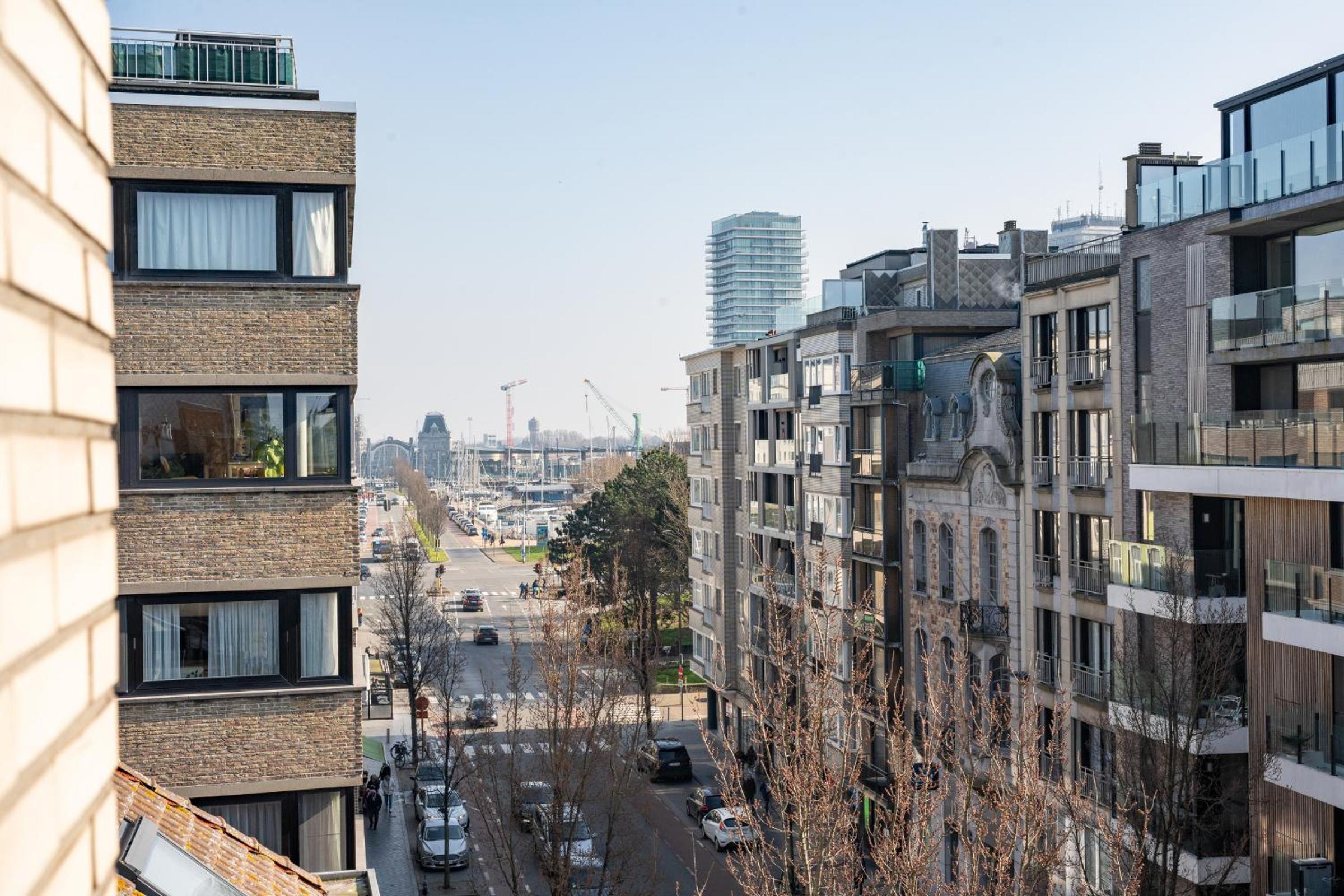 Zonnig, ruim appartement op A+ locatie!