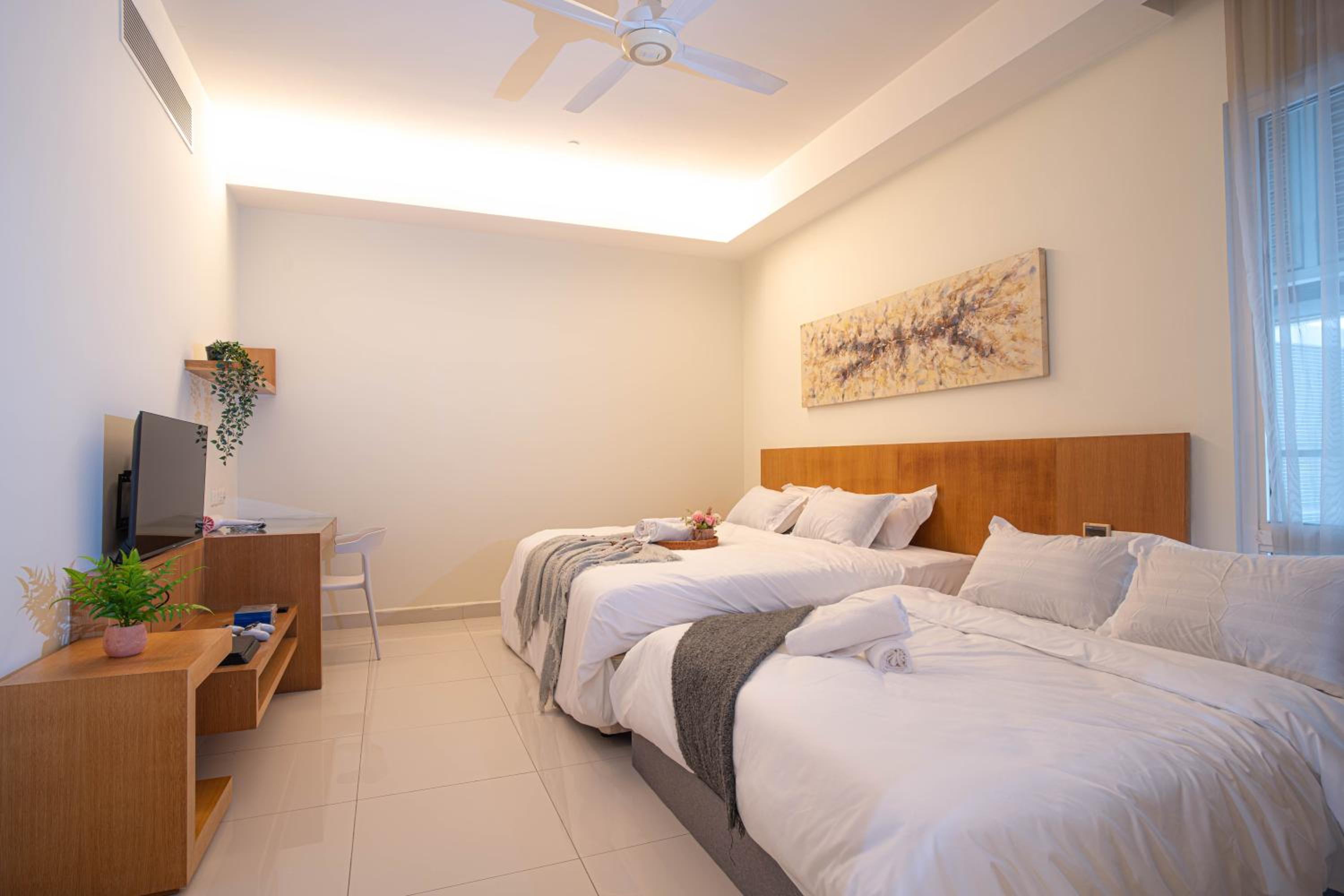 400m to KLCC Bukit Bintang Pavillion KLCC LRT walking distance Lot 163 Zenglo