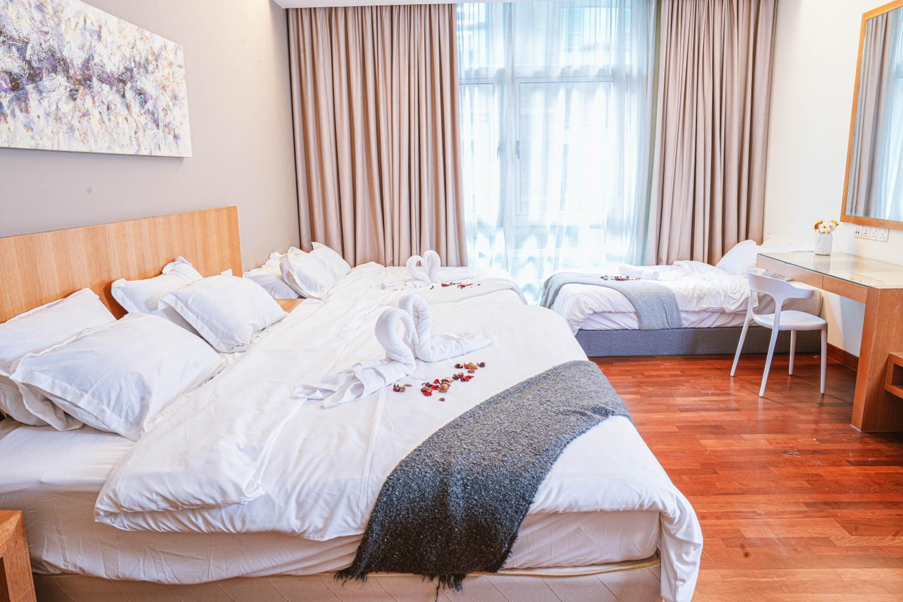 400m to KLCC Bukit Bintang Pavillion KLCC LRT walking distance Lot 163 Zenglo