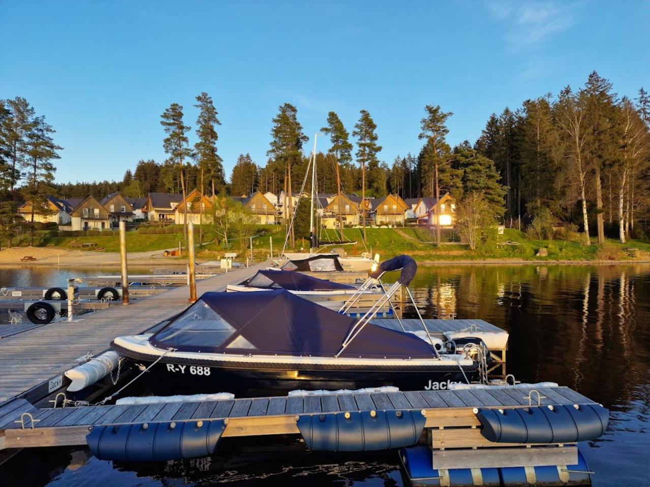 Deluxe Apartment Lipno - Lake Side Village, Frymburk nad Vltavou