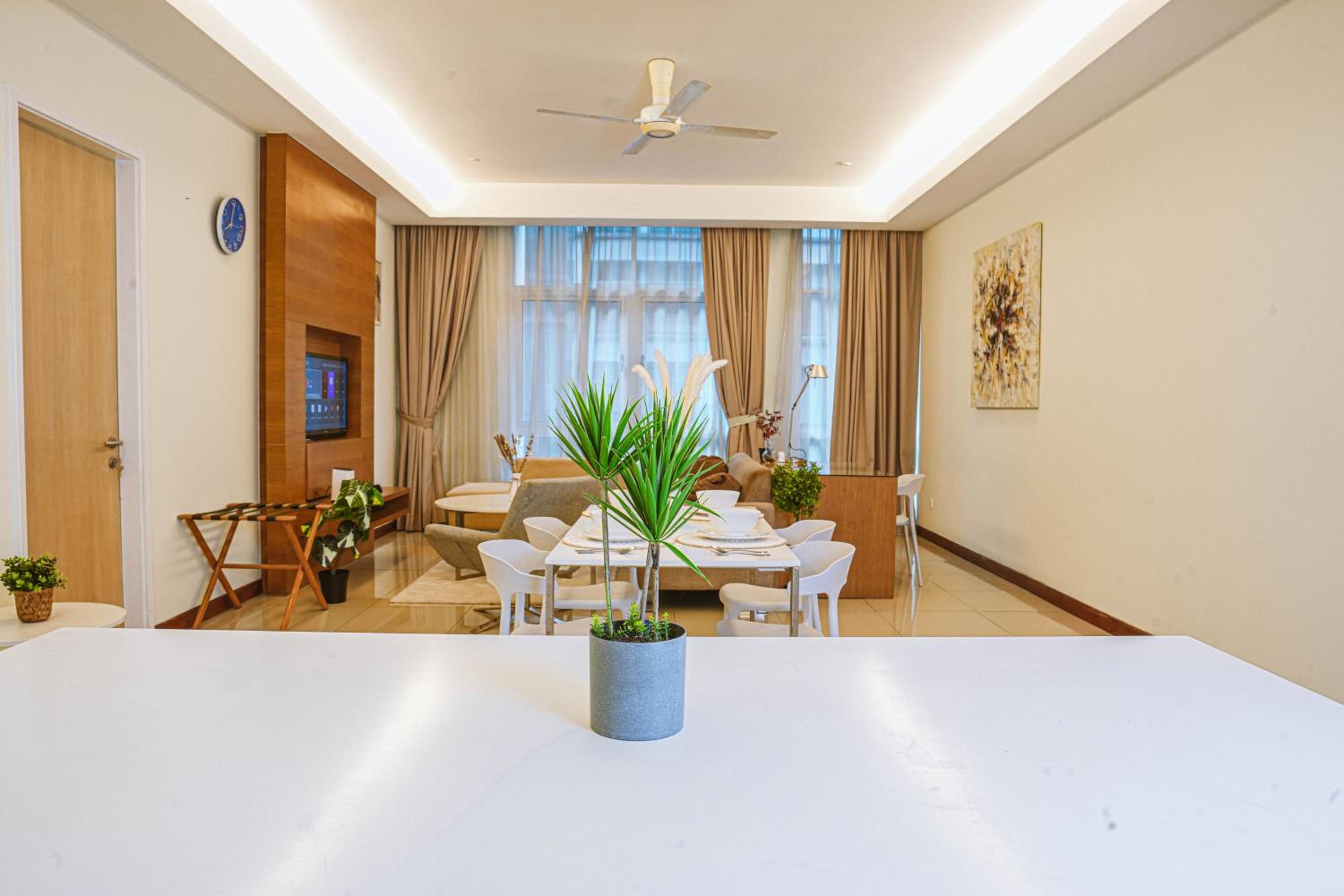 400m to KLCC Bukit Bintang Pavillion KLCC LRT walking distance Lot 163 Zenglo