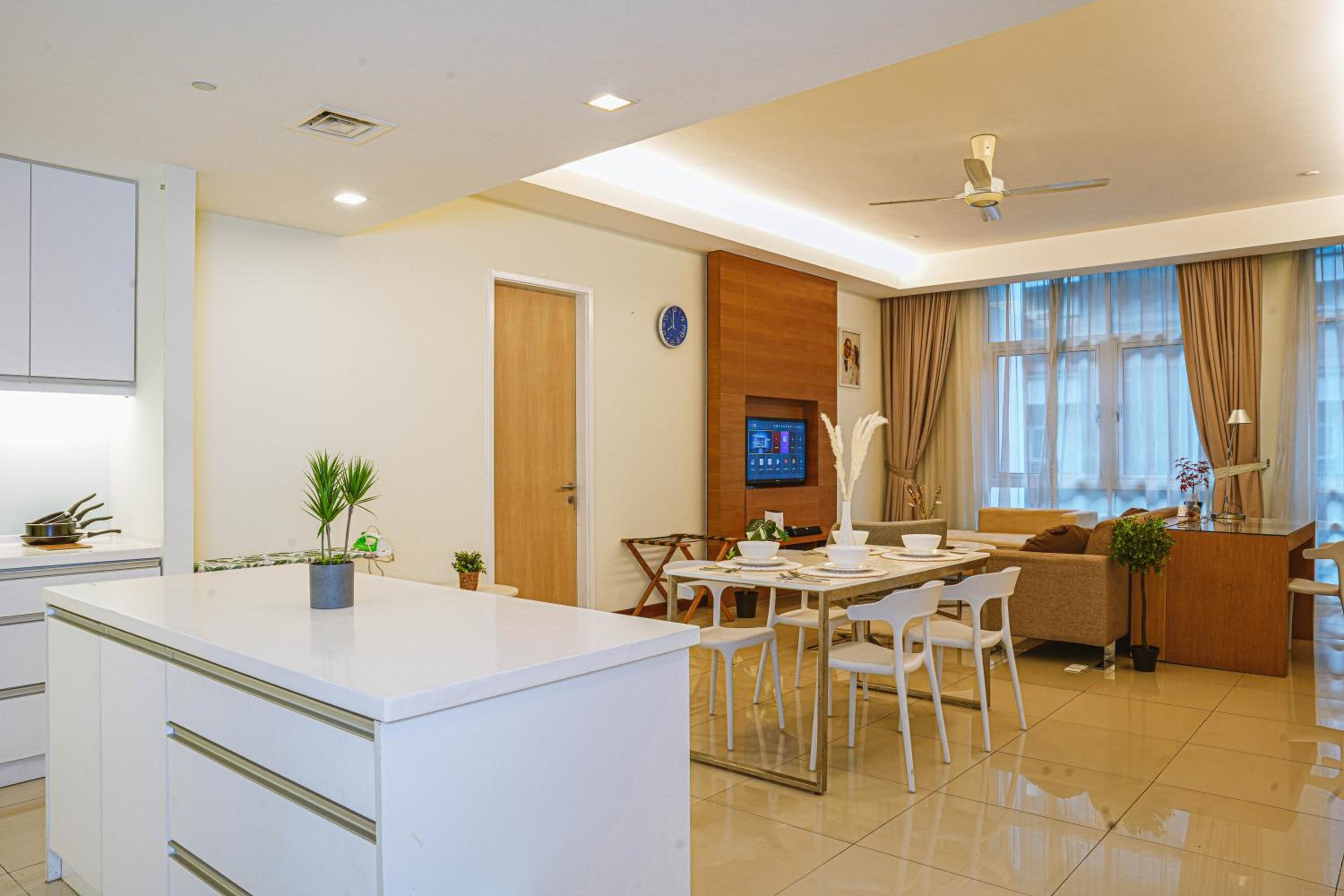 400m to KLCC Bukit Bintang Pavillion KLCC LRT walking distance Lot 163 Zenglo