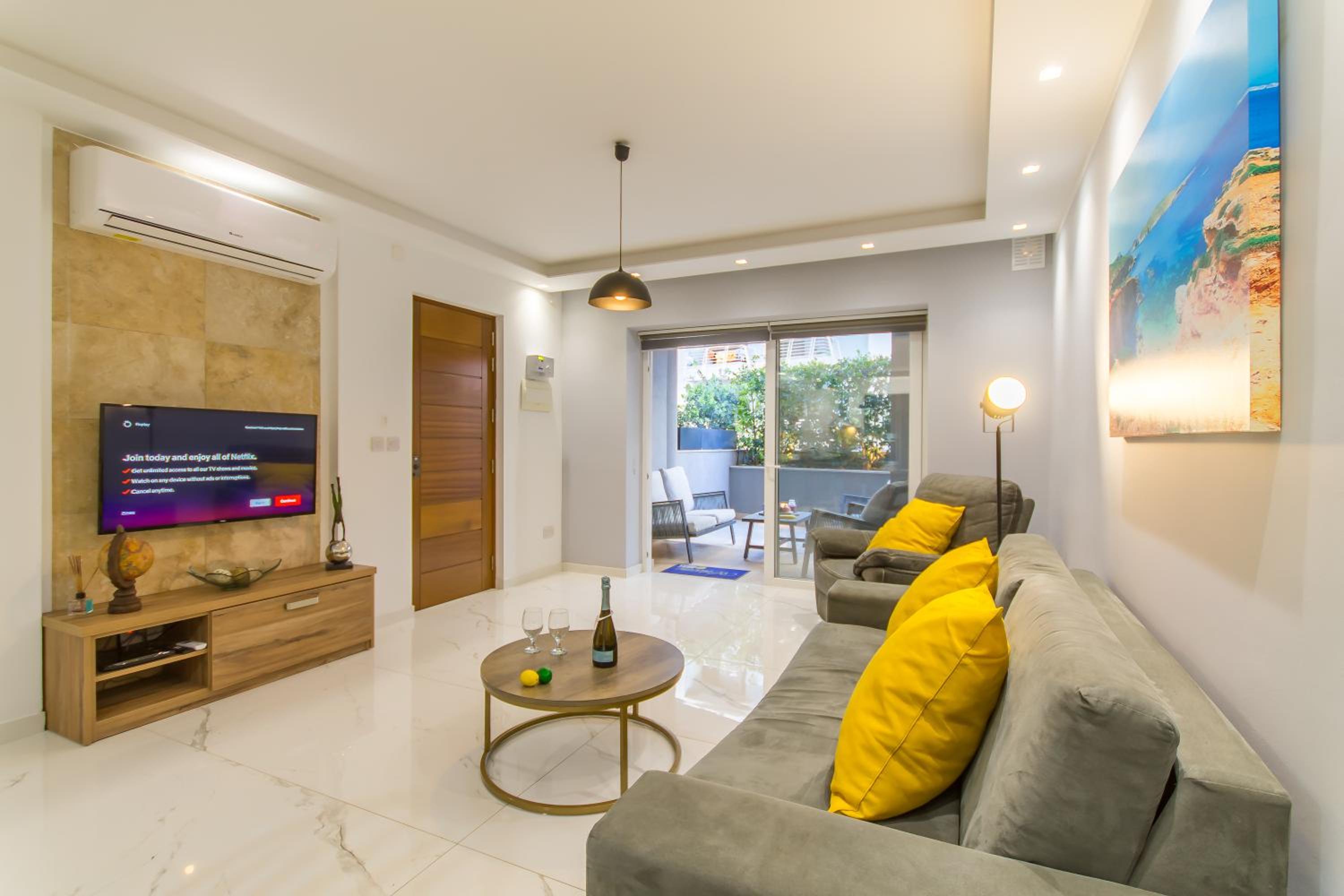 Aquamarine Modern Apart M3 - Happy Rentals photo 2