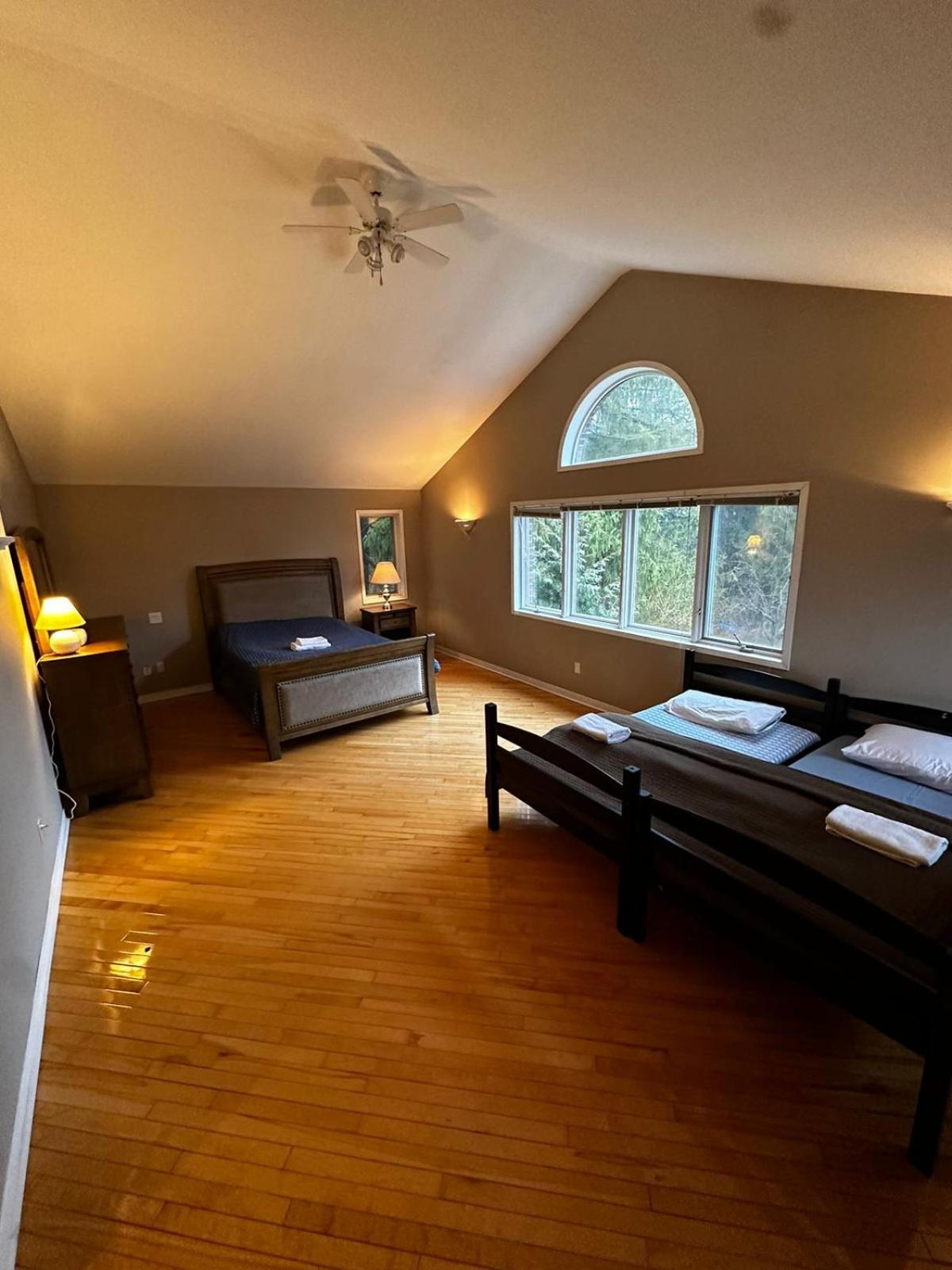 Executive Suite in a Victorian Style Bungalow P4b
