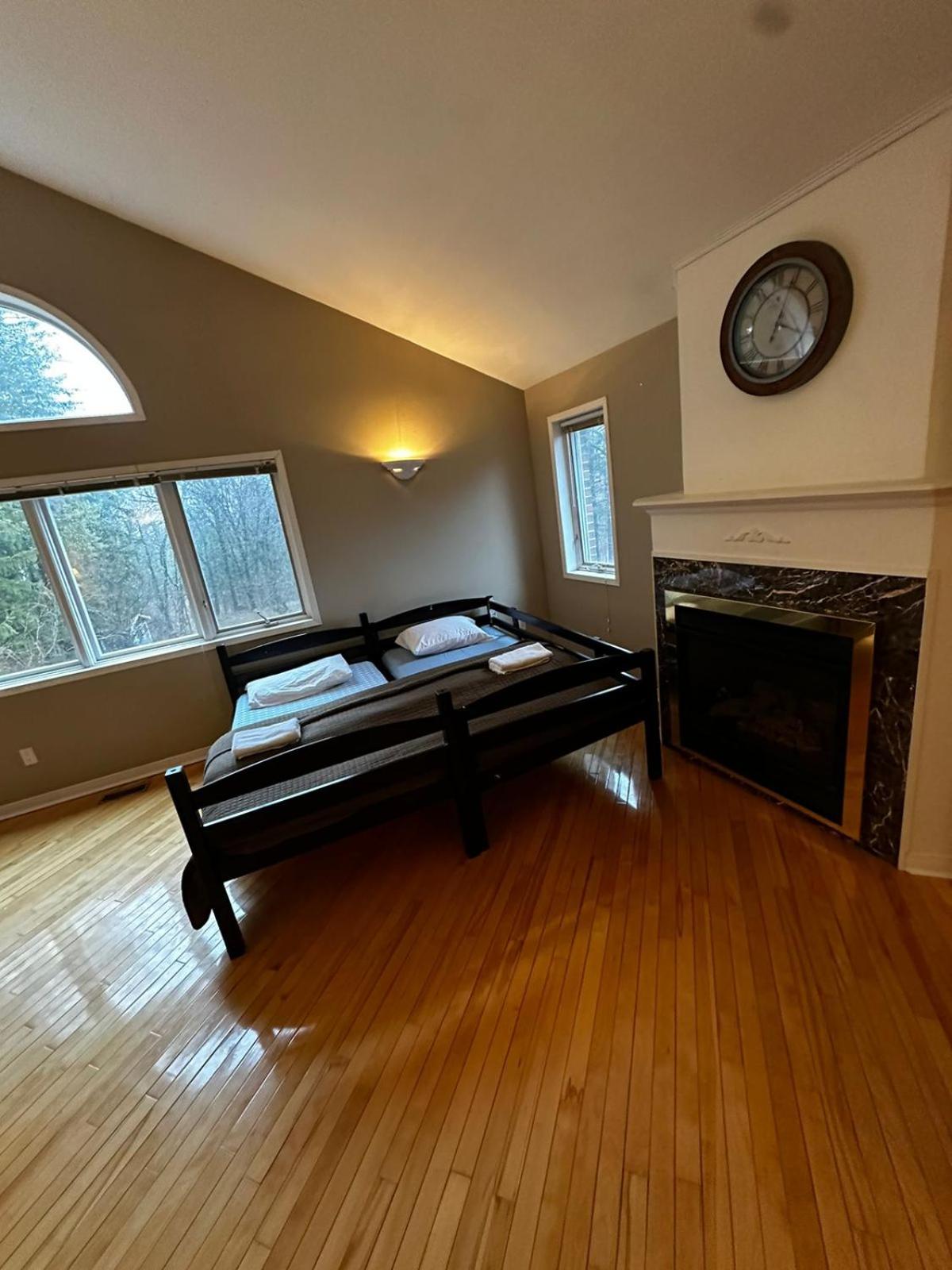 Executive Suite in a Victorian Style Bungalow P4b