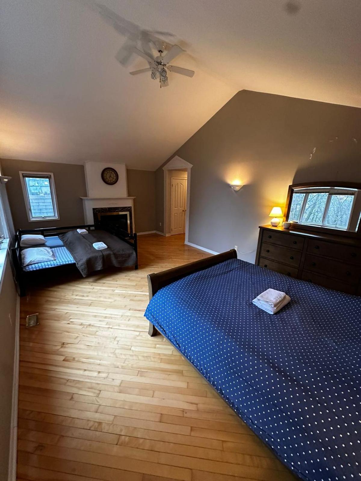 Executive Suite in a Victorian Style Bungalow P4b