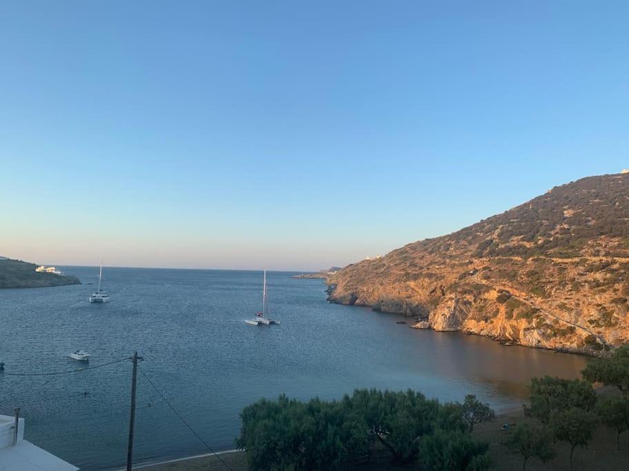 Ammos 2 - Seafront maisonette, Glyfo beach, Sifnos view 3