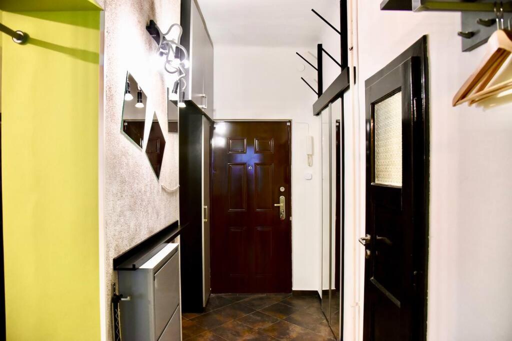 Gabona Downtown Apartment by NW view 5