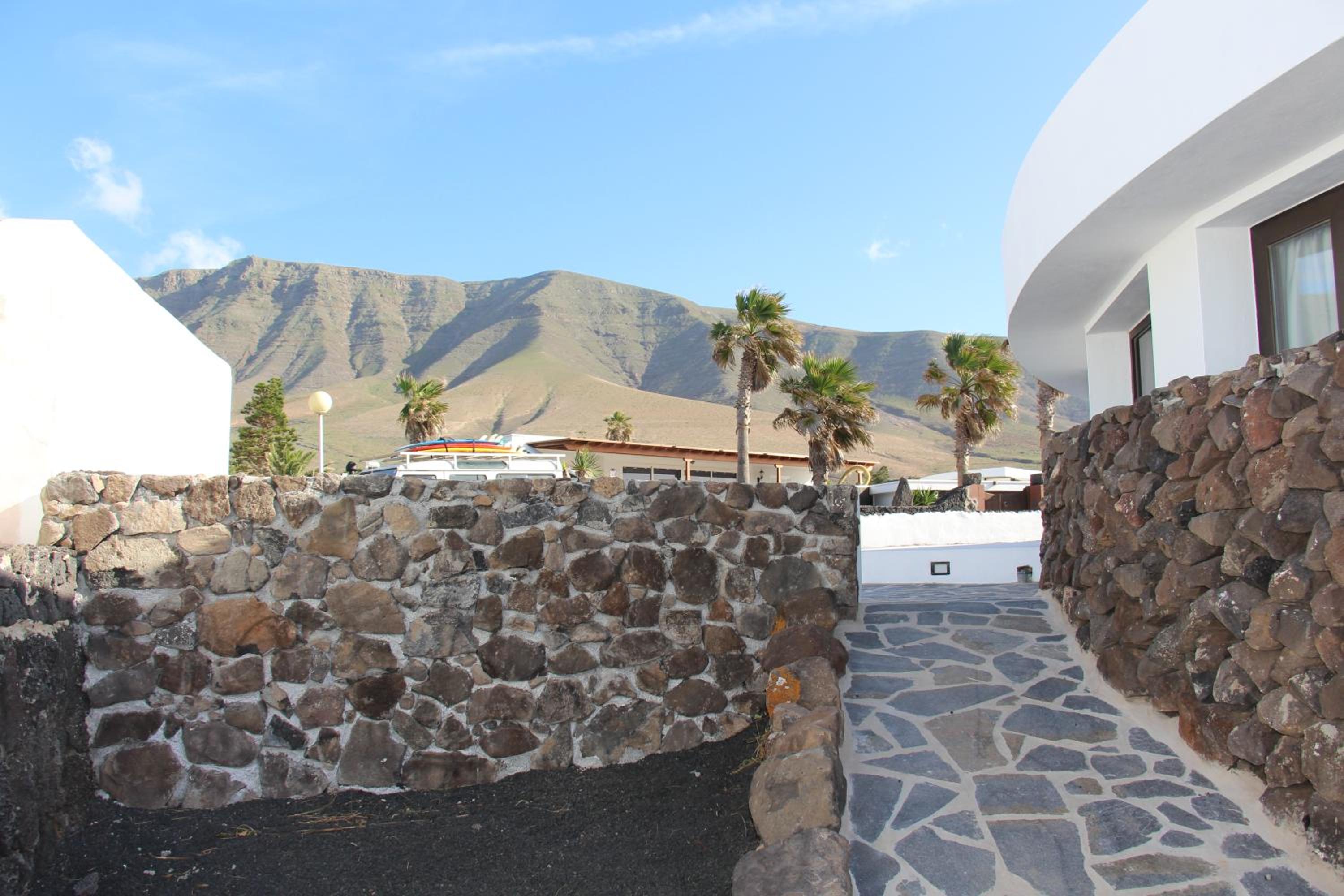 Luxury beach Villa Daida with hot whirlpool Famara