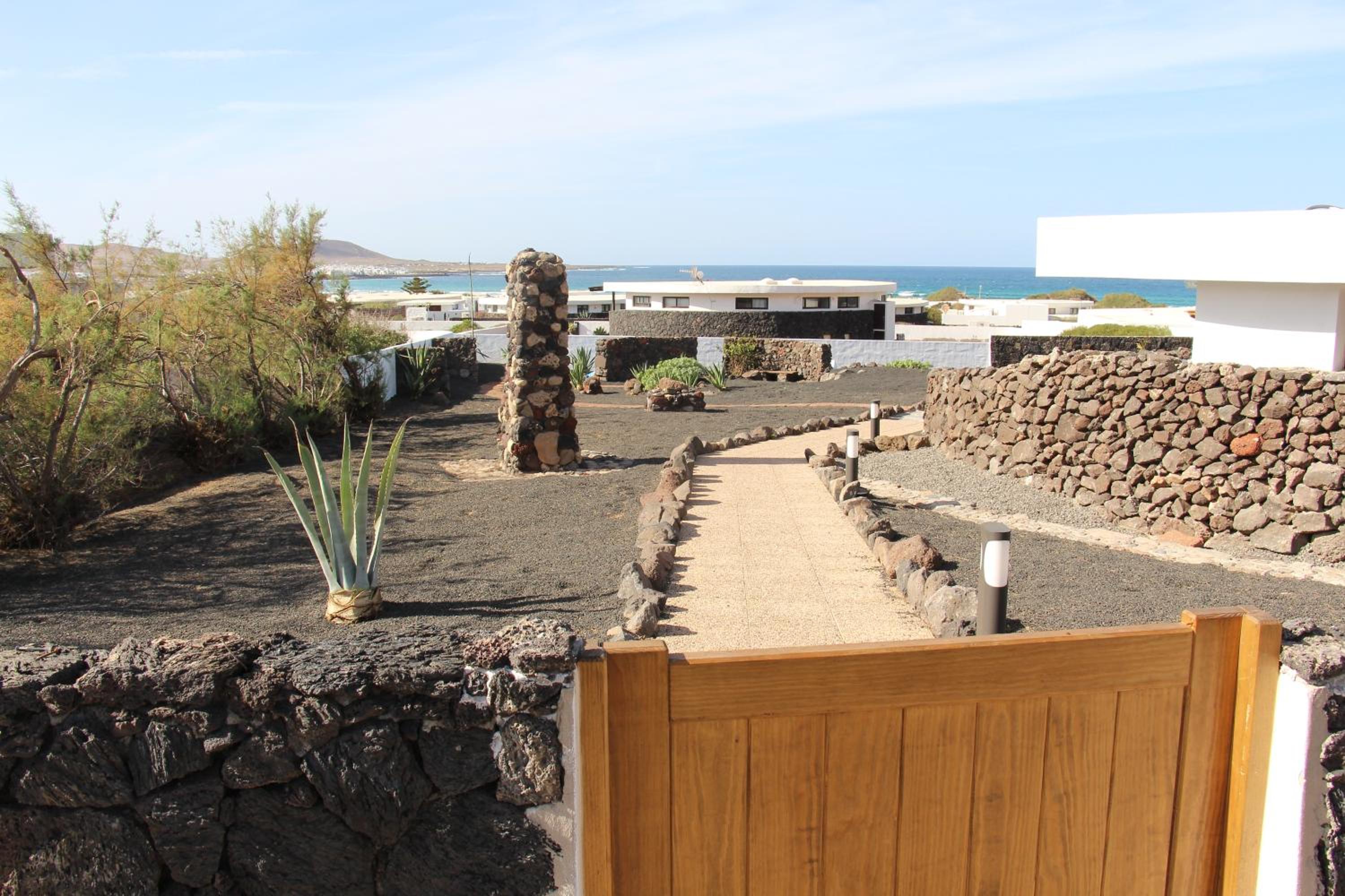 Luxury beach Villa Daida with hot whirlpool Famara