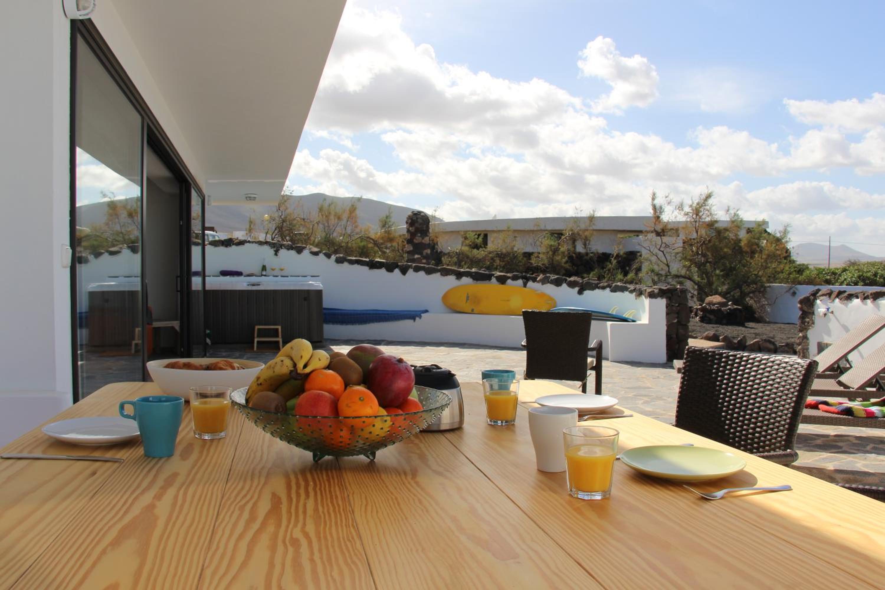 Luxury beach Villa Daida with hot whirlpool Famara