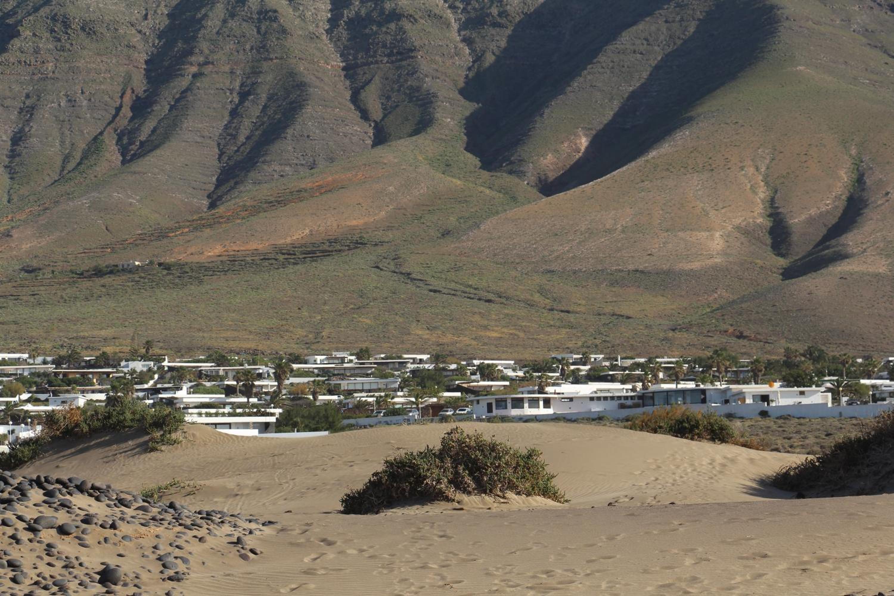 Luxury beach Villa Daida with hot whirlpool Famara