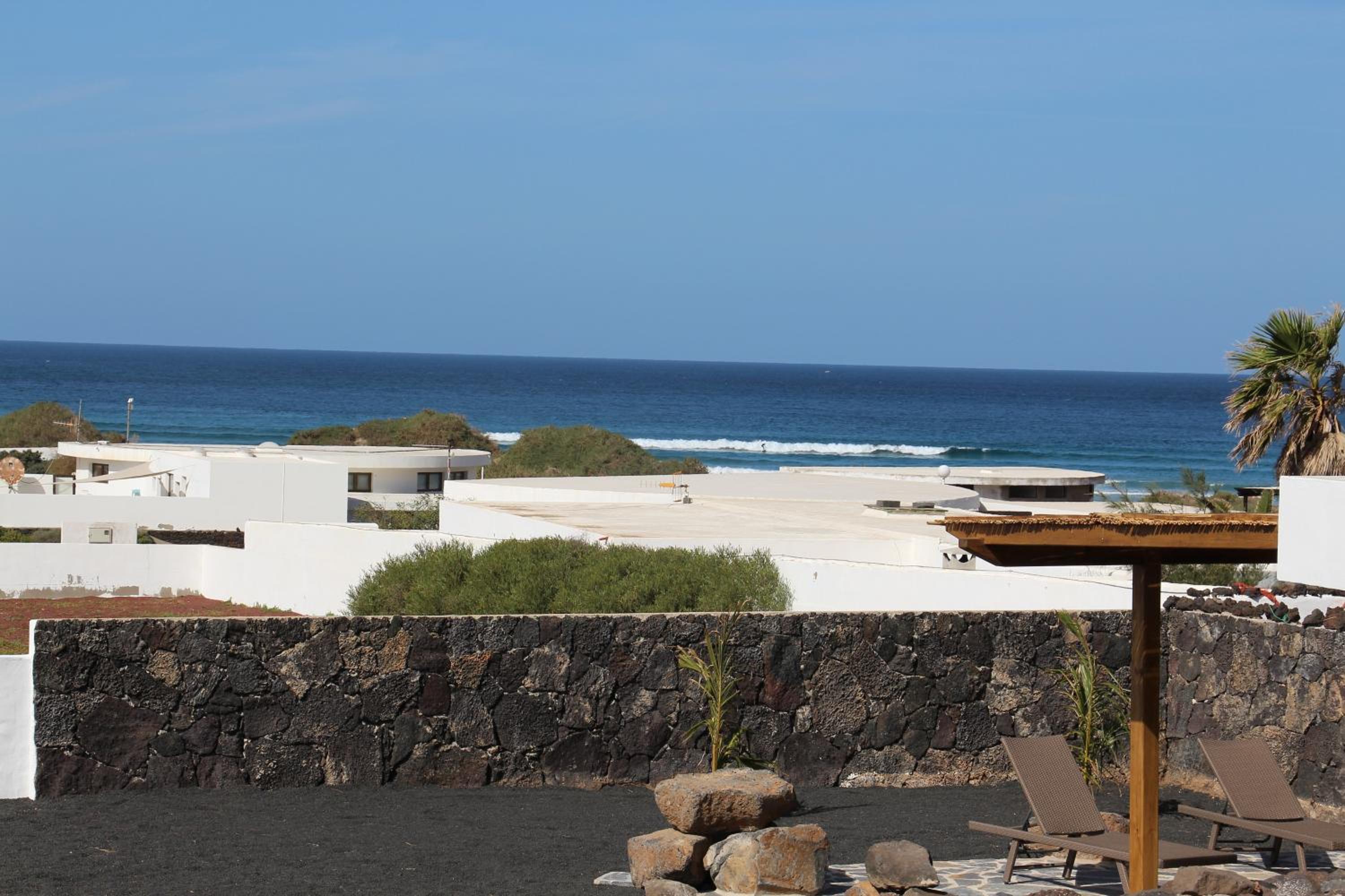 Luxury beach Villa Daida with hot whirlpool Famara