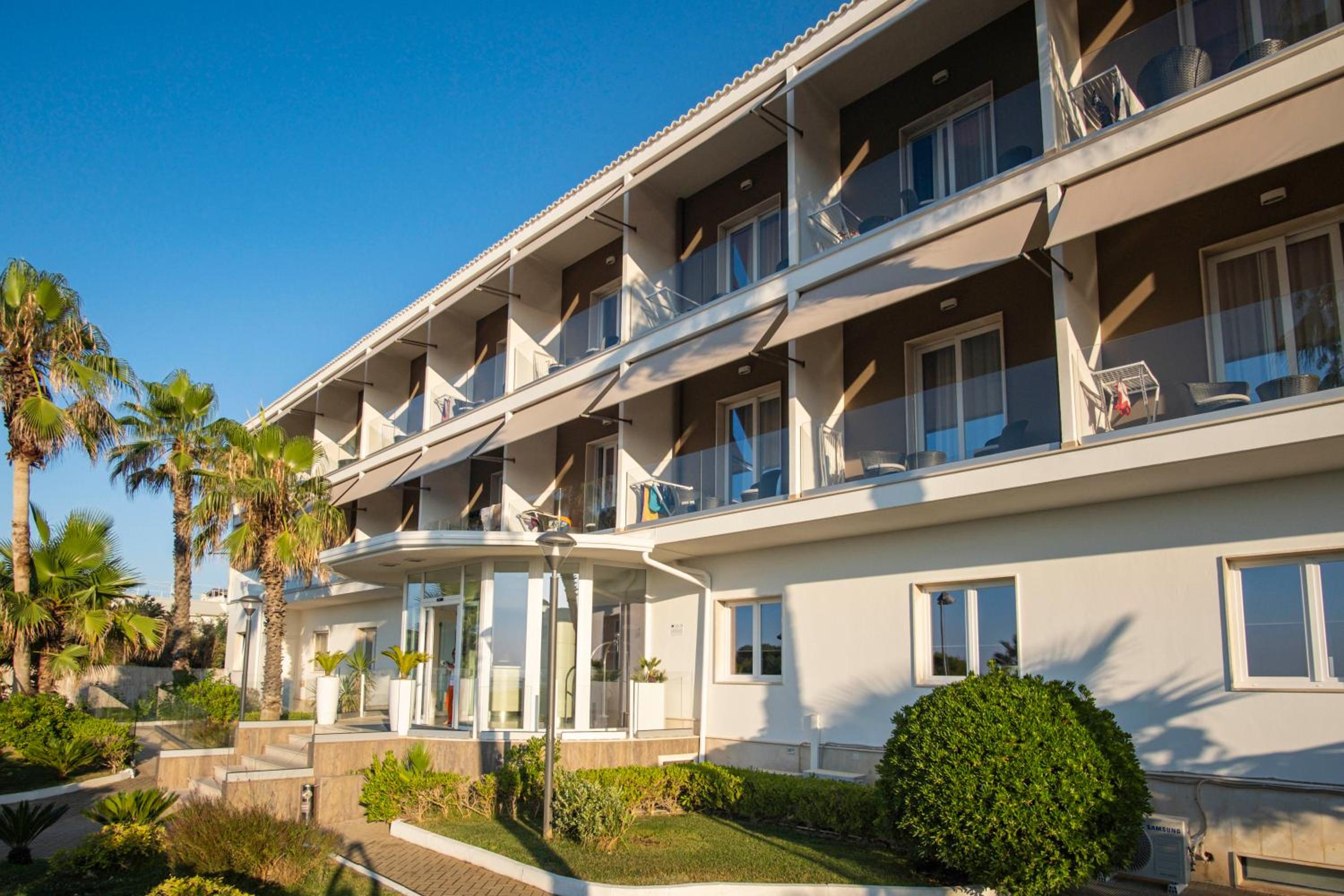 Ticho's Greenblu Hotel photo 3