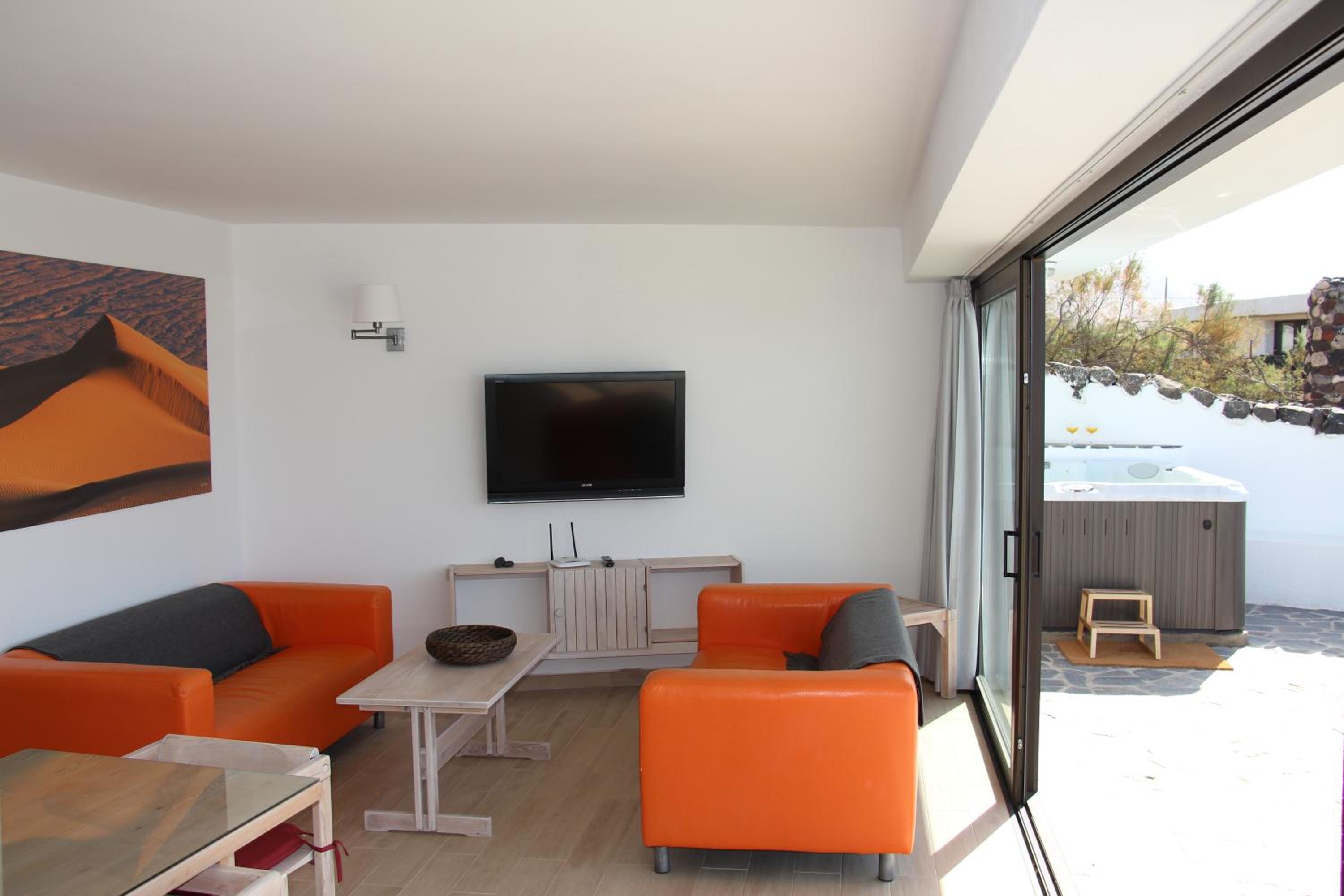 Luxury beach Villa Daida with hot whirlpool Famara