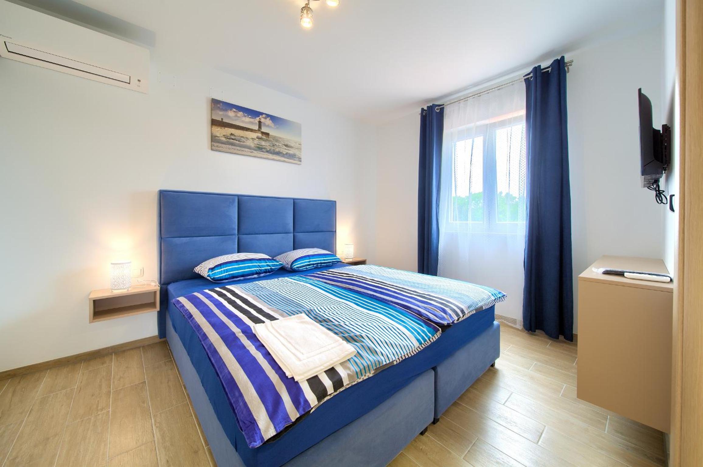 Beautiful Villa Vita Maris with heated pool view 5