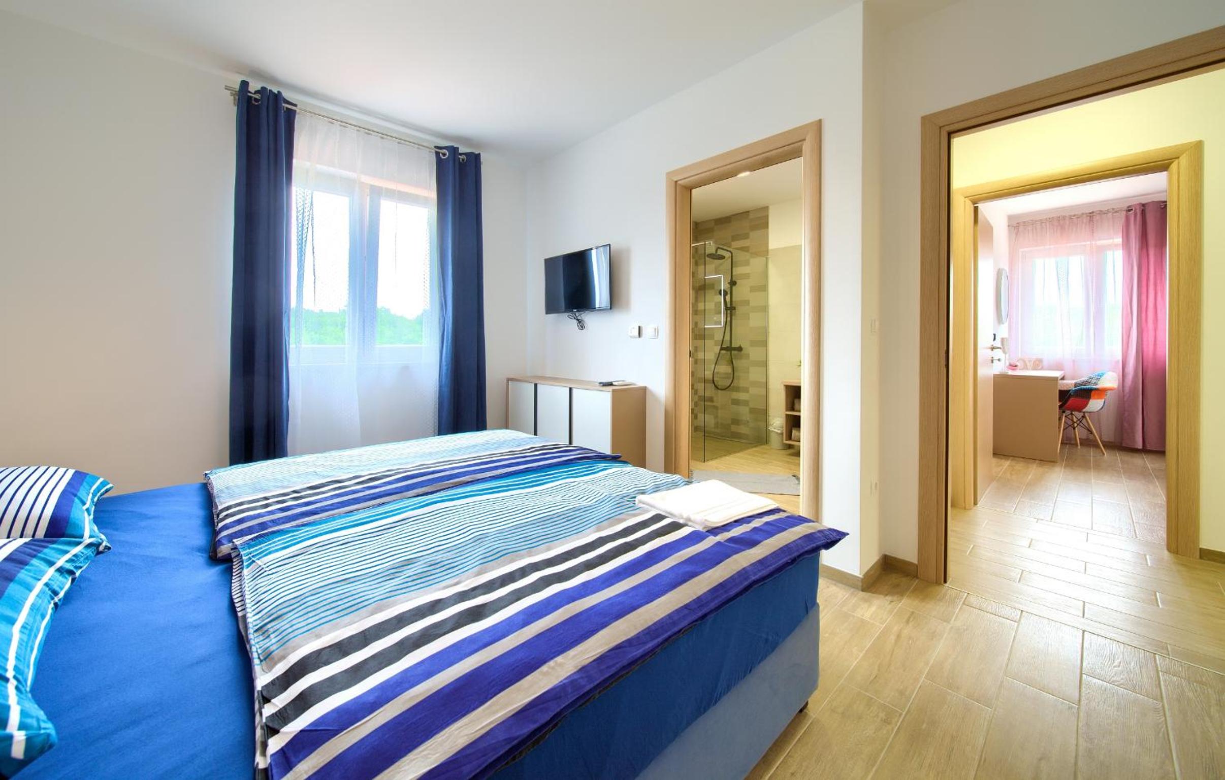Beautiful Villa Vita Maris with heated pool view 3