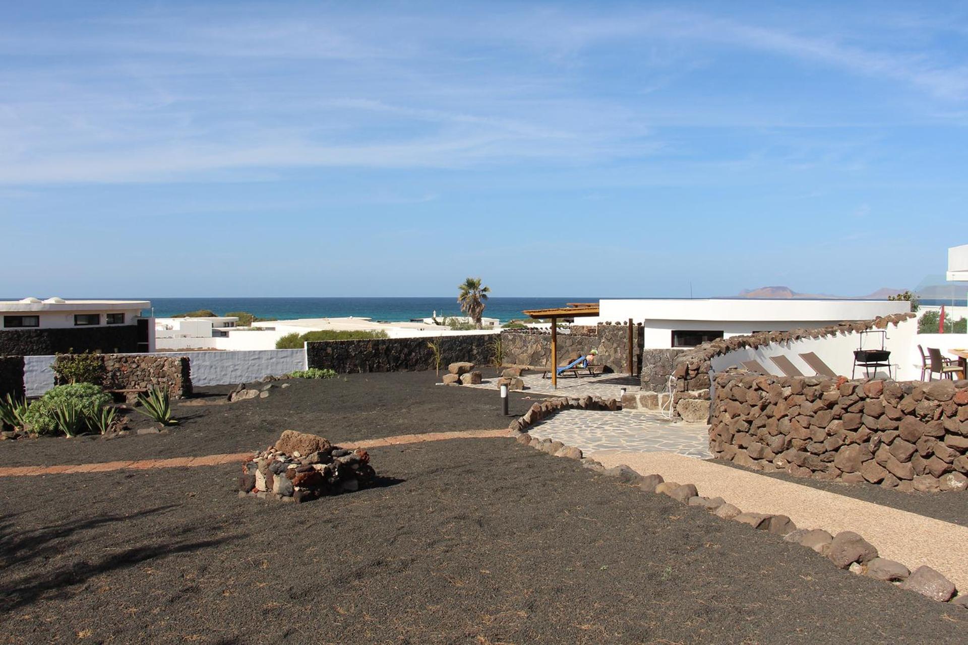 Luxury beach Villa Daida with hot whirlpool Famara