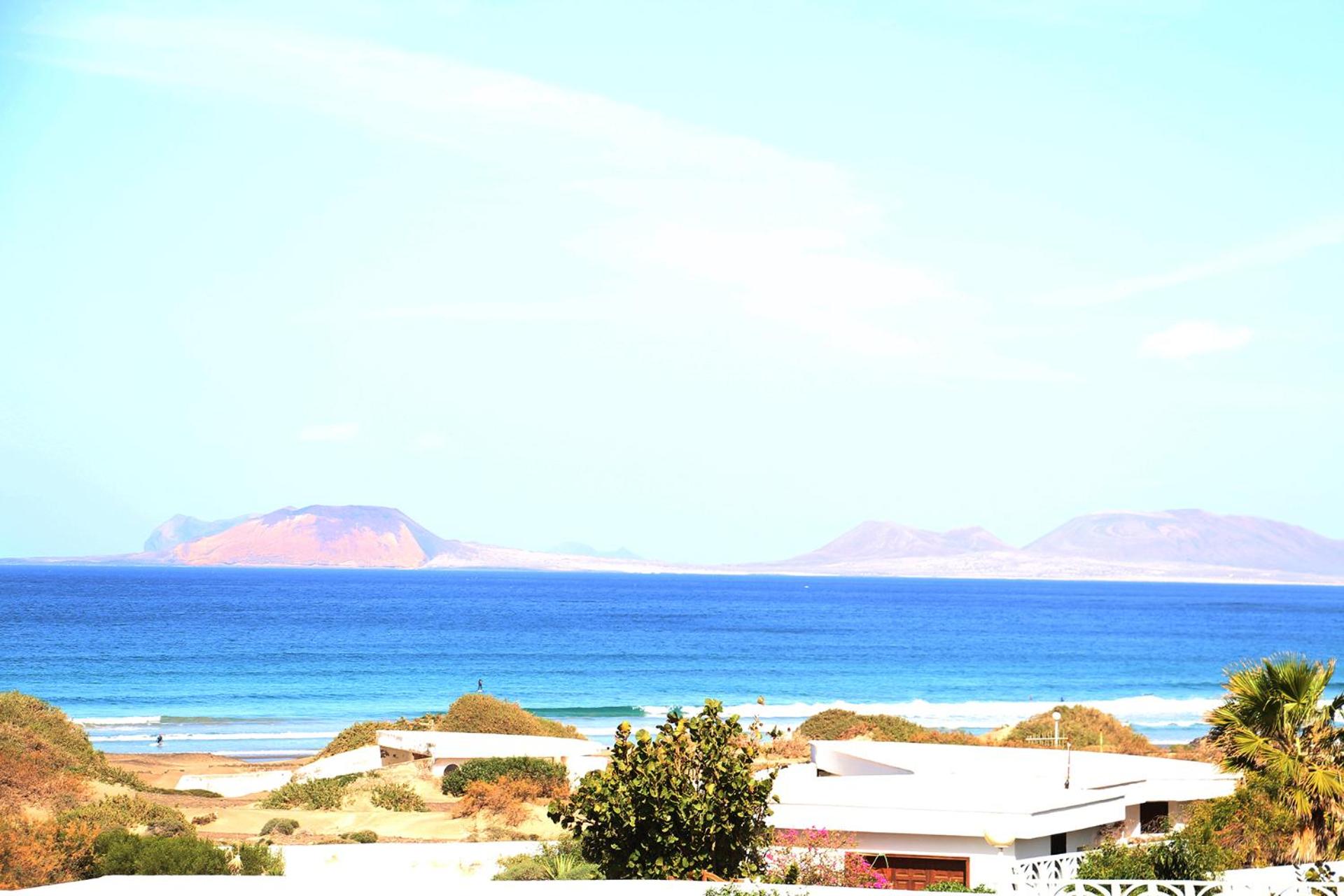 Luxury beach Villa Daida with hot whirlpool Famara