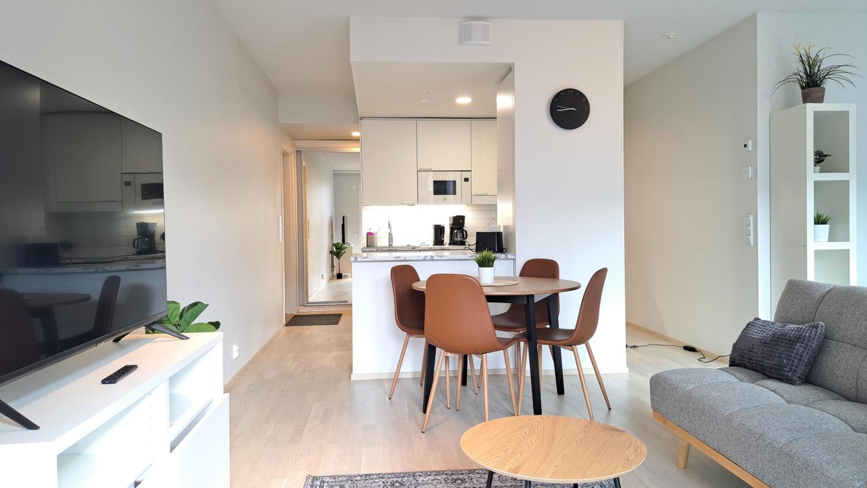 Kotimaailma Apartments, moderni saunallinen & parvekkeellinen kolmio, Tammela