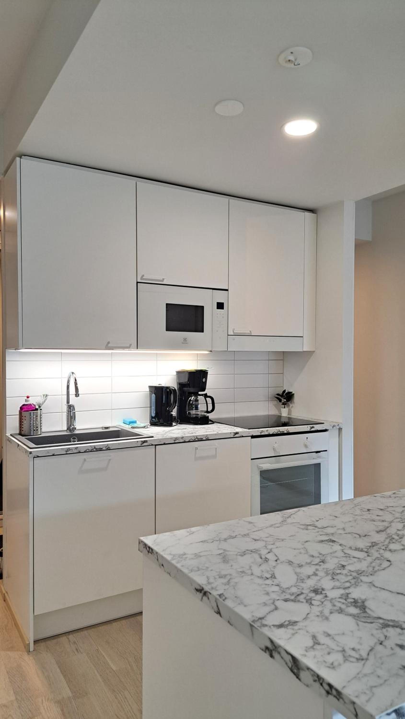 Kotimaailma Apartments, moderni saunallinen & parvekkeellinen kolmio, Tammela