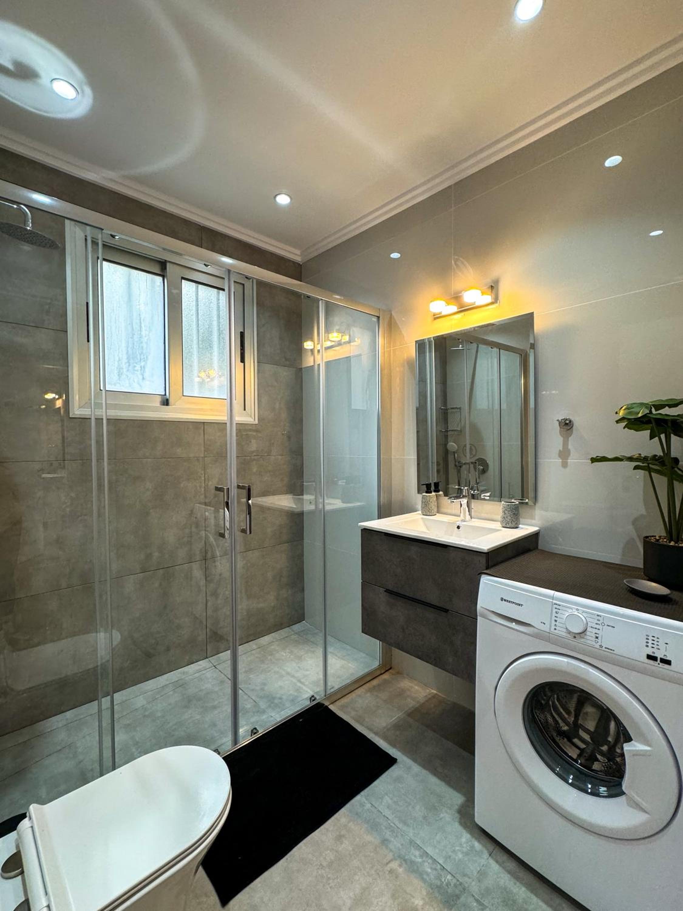 Modern 2BR Apartment with Pool, Veranda & Garden in Paphos