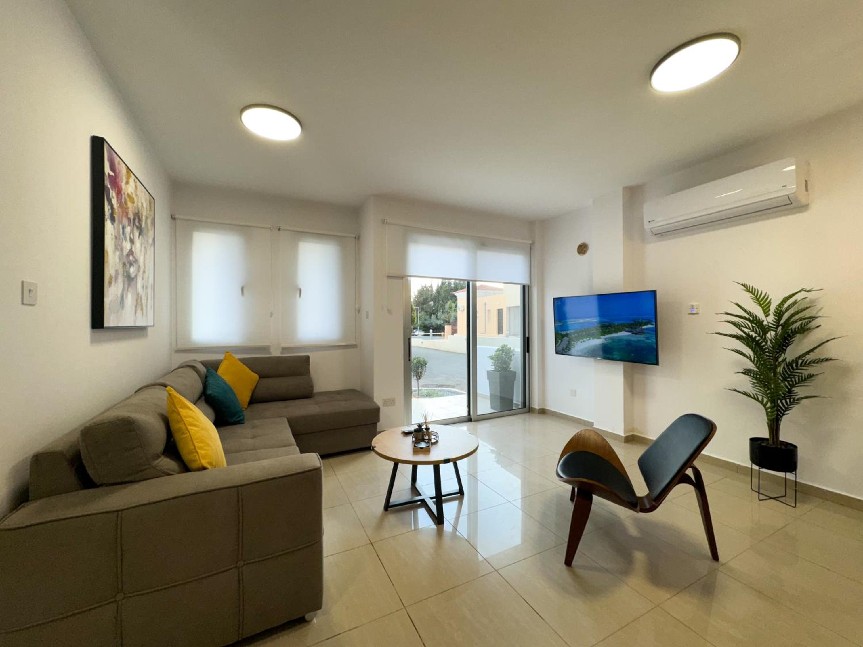 Modern 2BR Apartment with Pool, Veranda & Garden in Paphos