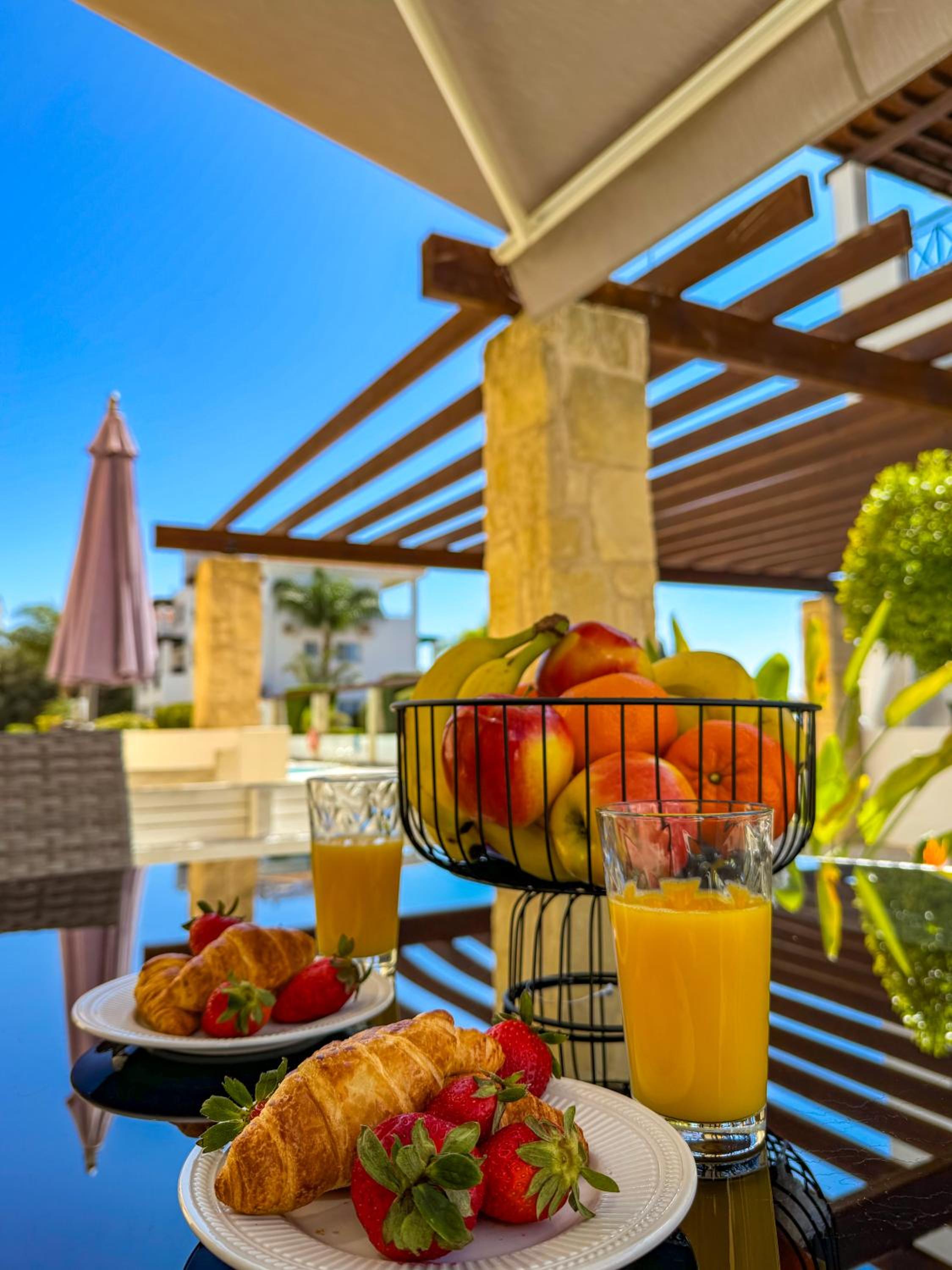 Modern 2BR Apartment with Pool, Veranda & Garden in Paphos