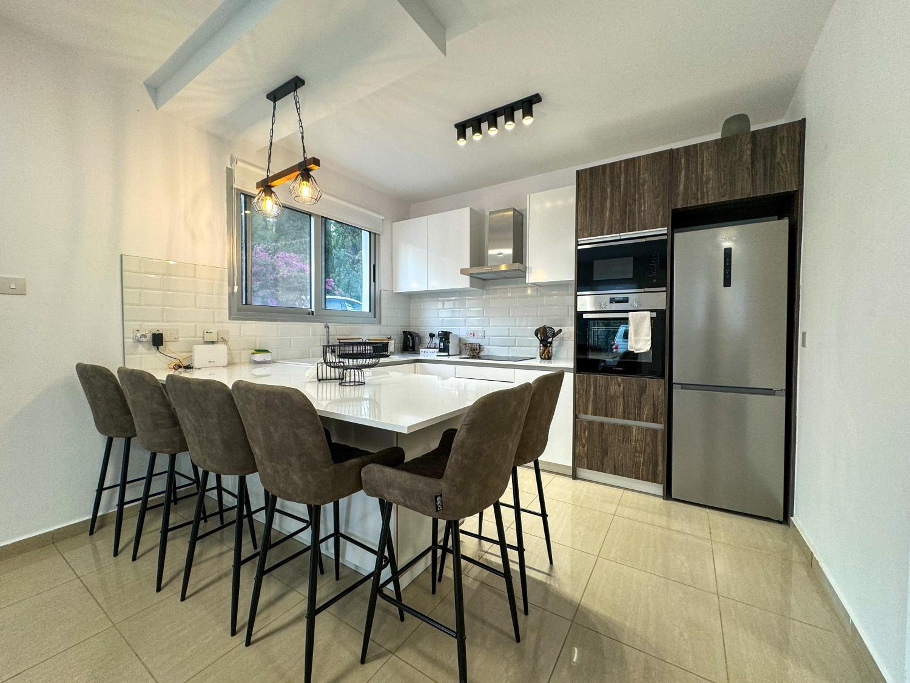 Modern 2BR Apartment with Pool, Veranda & Garden in Paphos