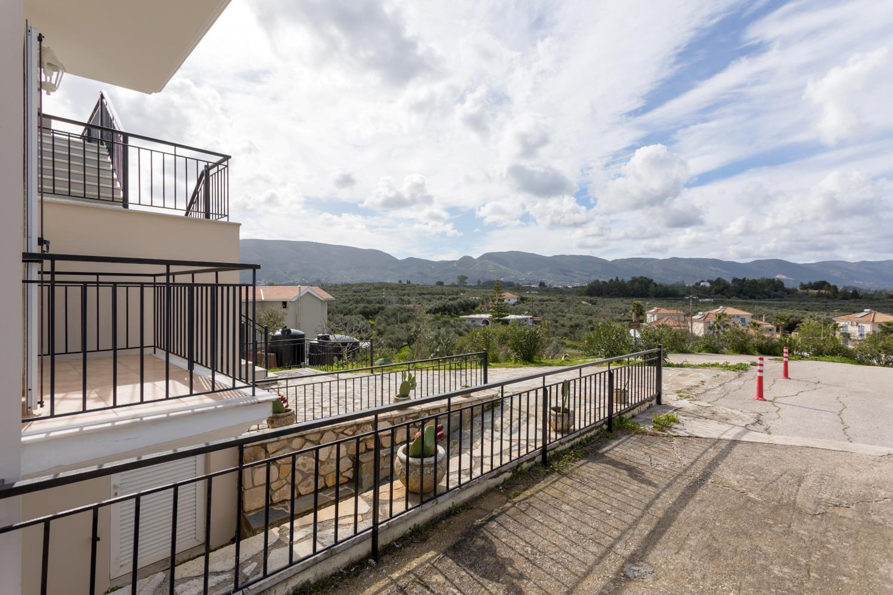 Altamira Holiday Apartment - 6 people, veranda with views view 2