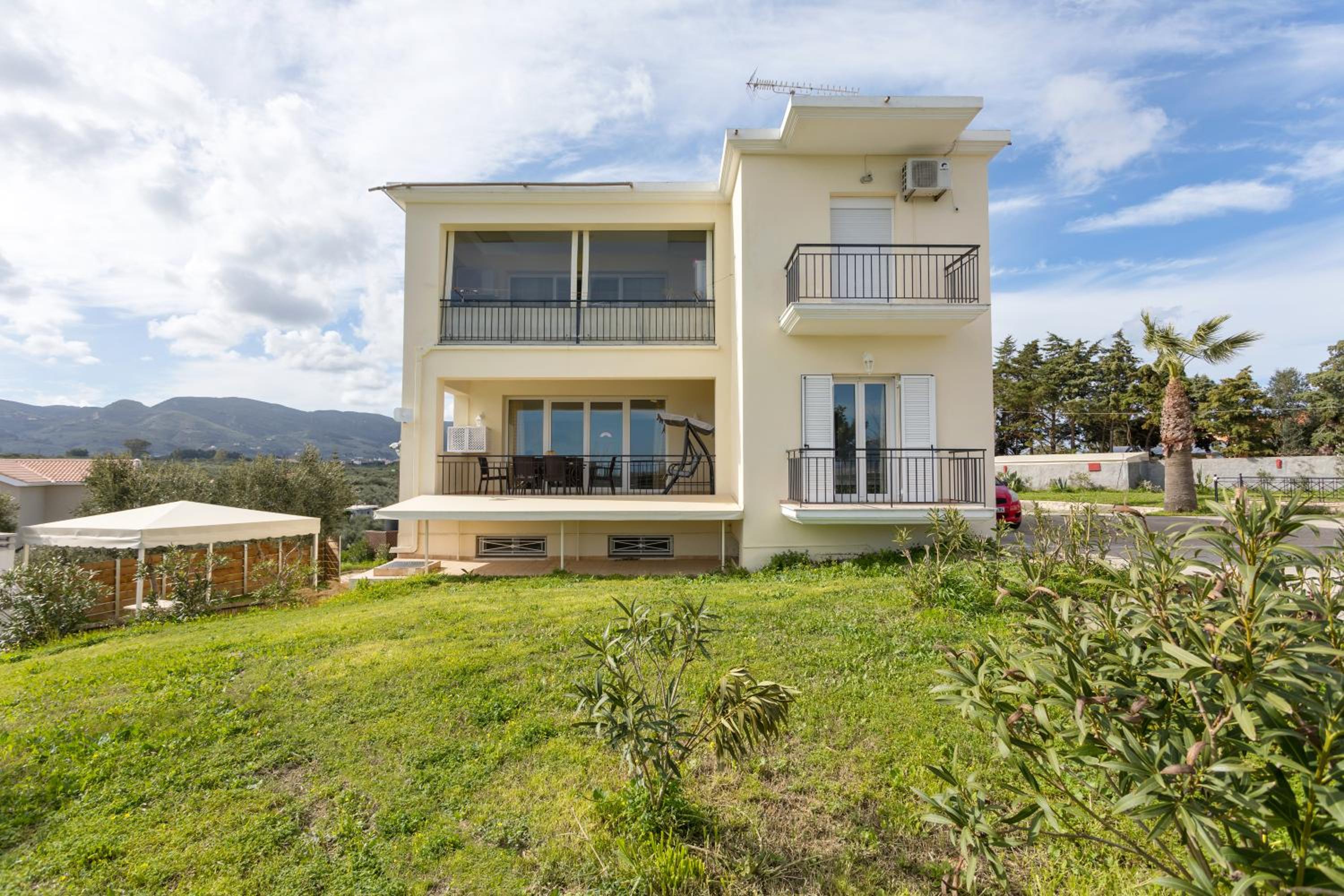 Altamira Holiday Apartment - 6 people, veranda with views view 3