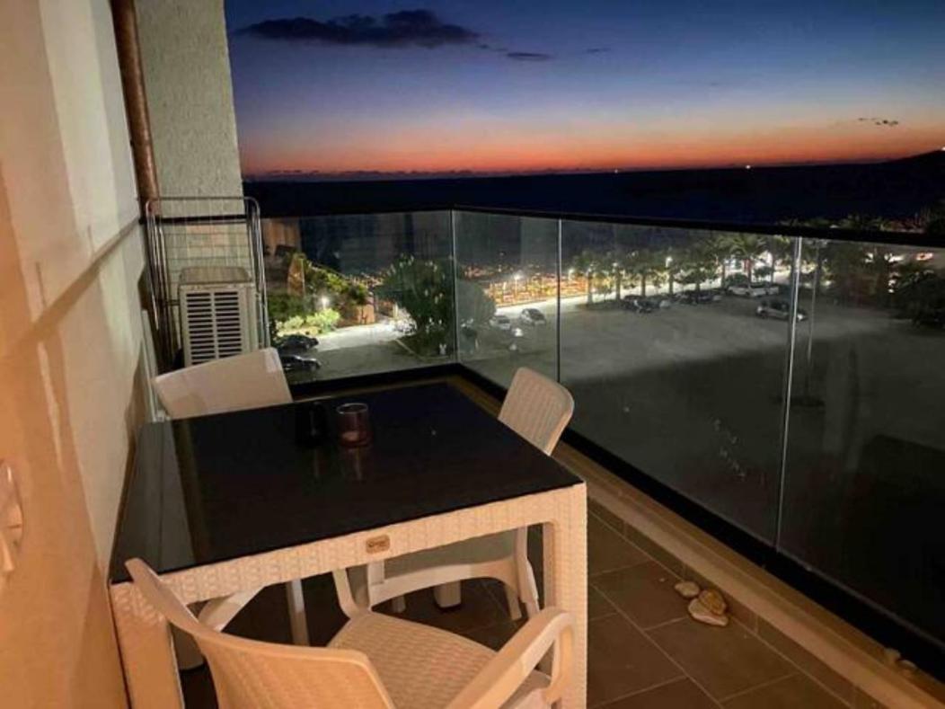 Beachfront Apartments- Horizon Residence