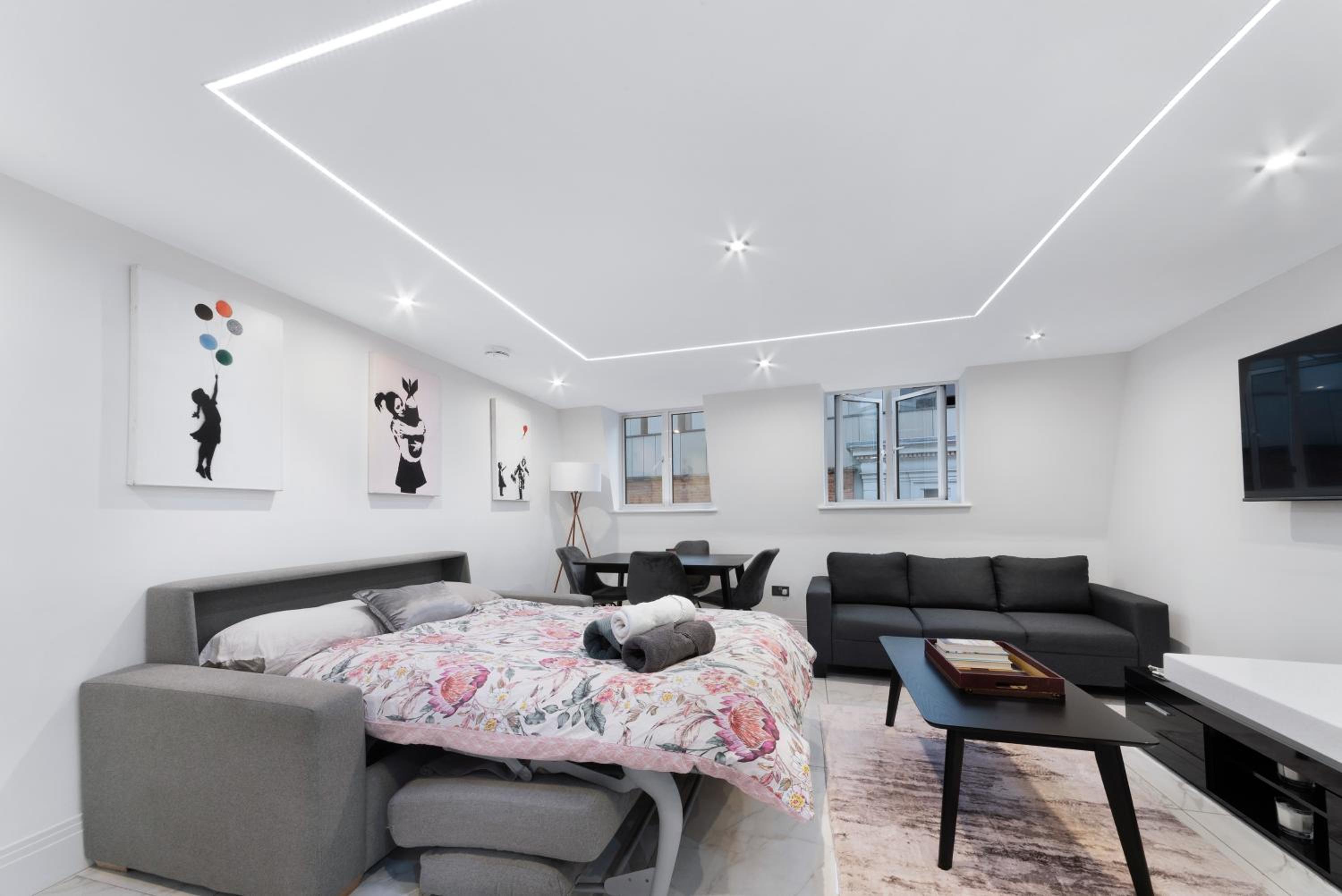 Luxury Covent Garden duplex top floors 1 bed 4pl