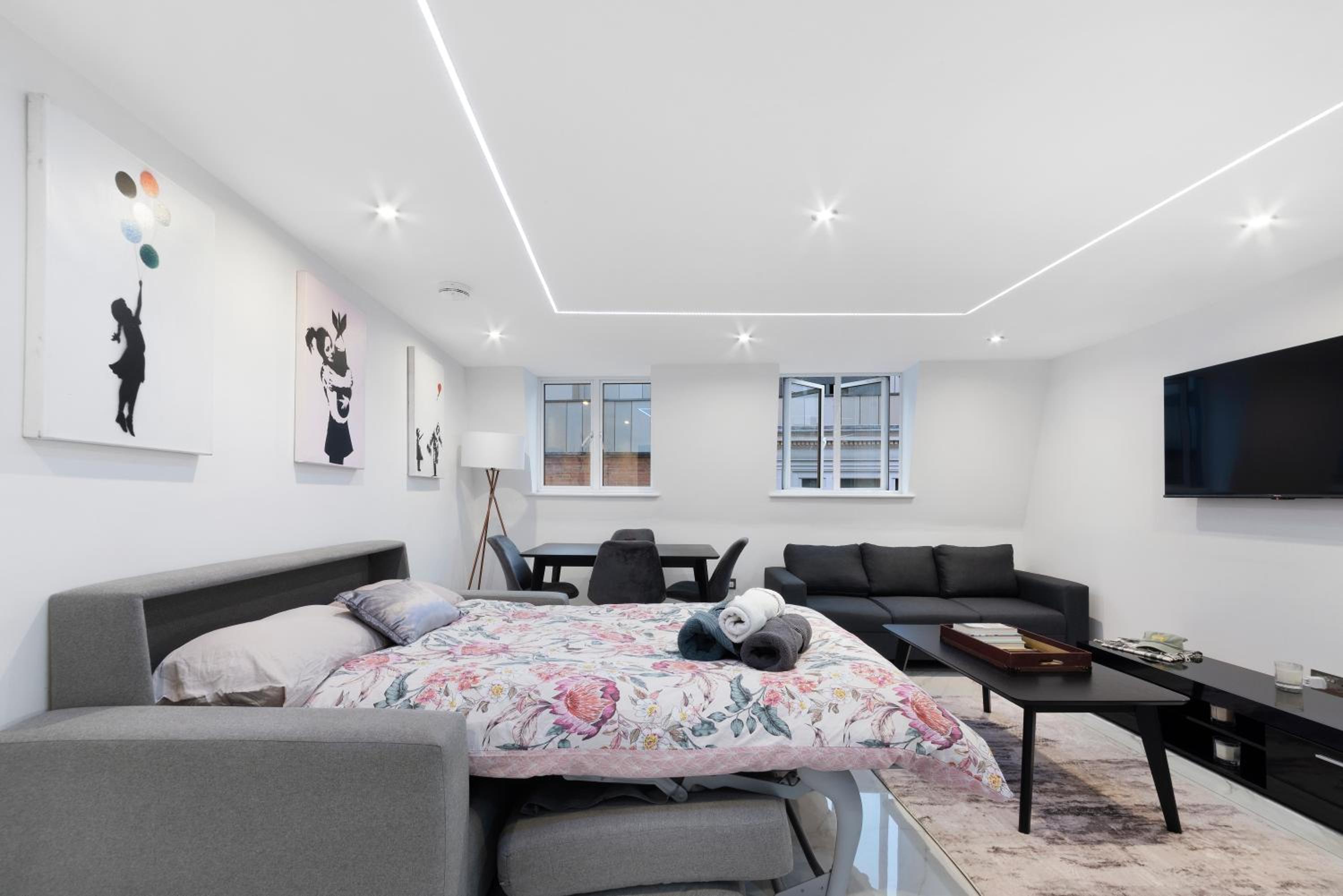 Luxury Covent Garden duplex top floors 1 bed 4pl