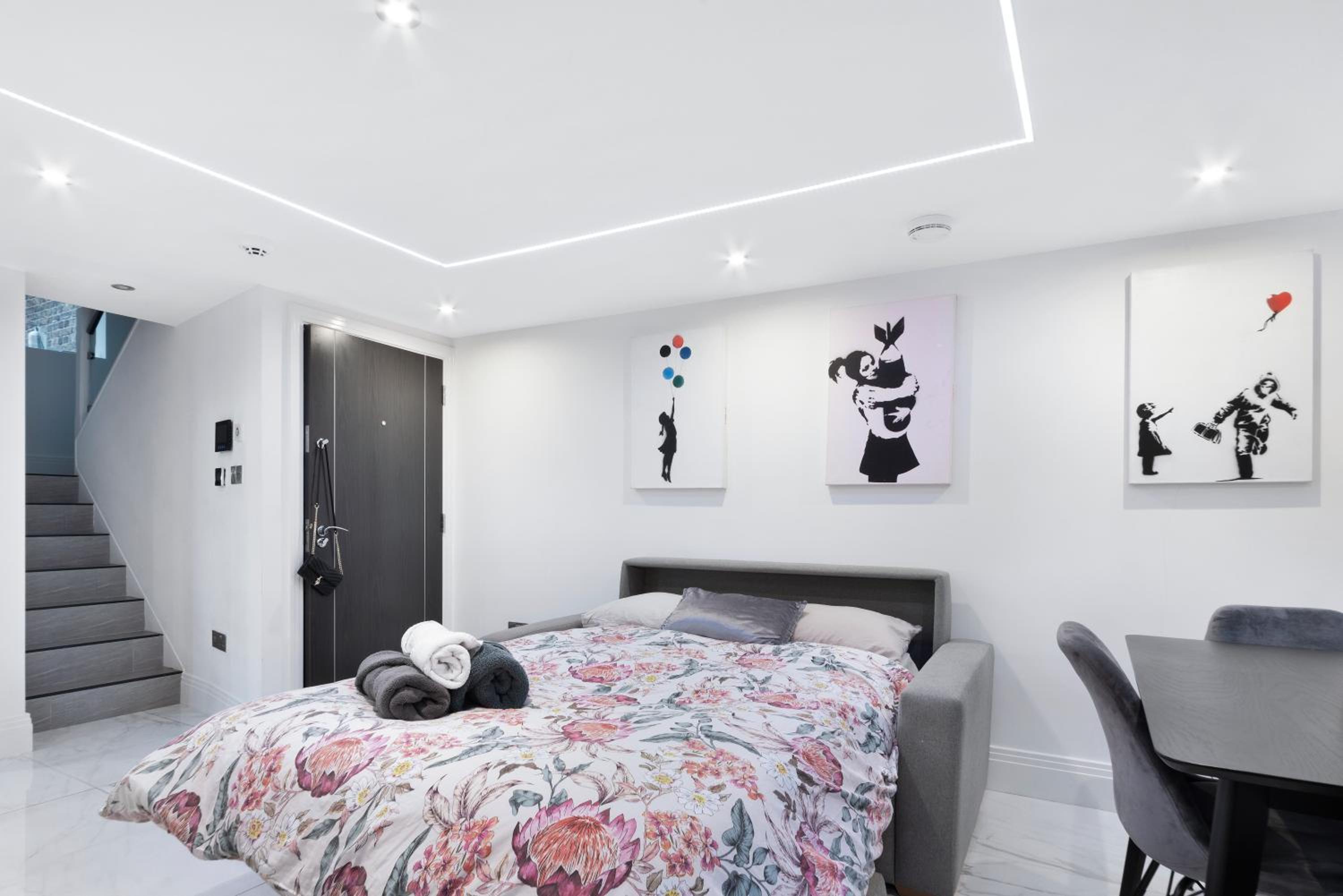 Luxury Covent Garden duplex top floors 1 bed 4pl