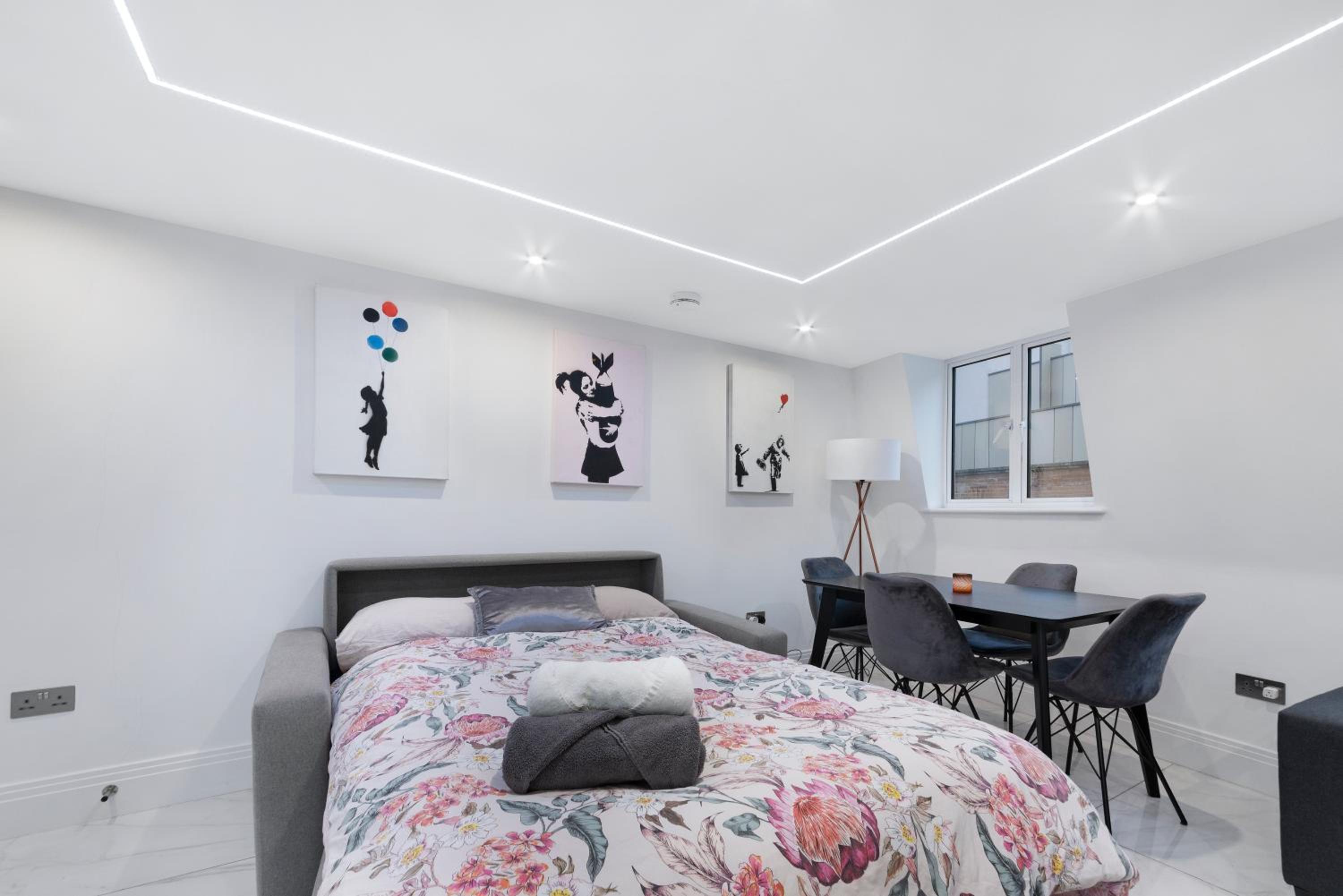 Luxury Covent Garden duplex top floors 1 bed 4pl