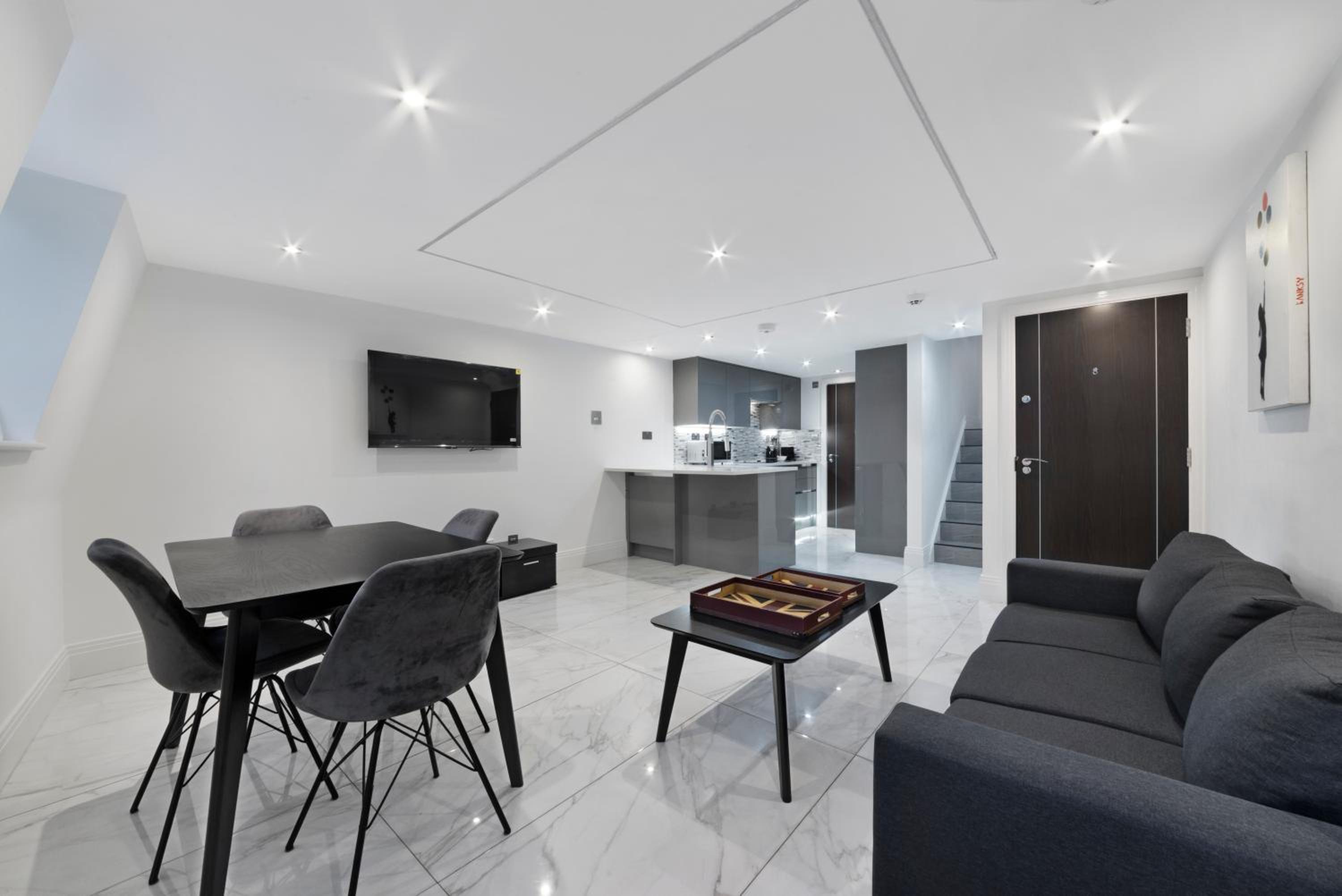 Luxury Covent Garden duplex top floors 1 bed 4pl