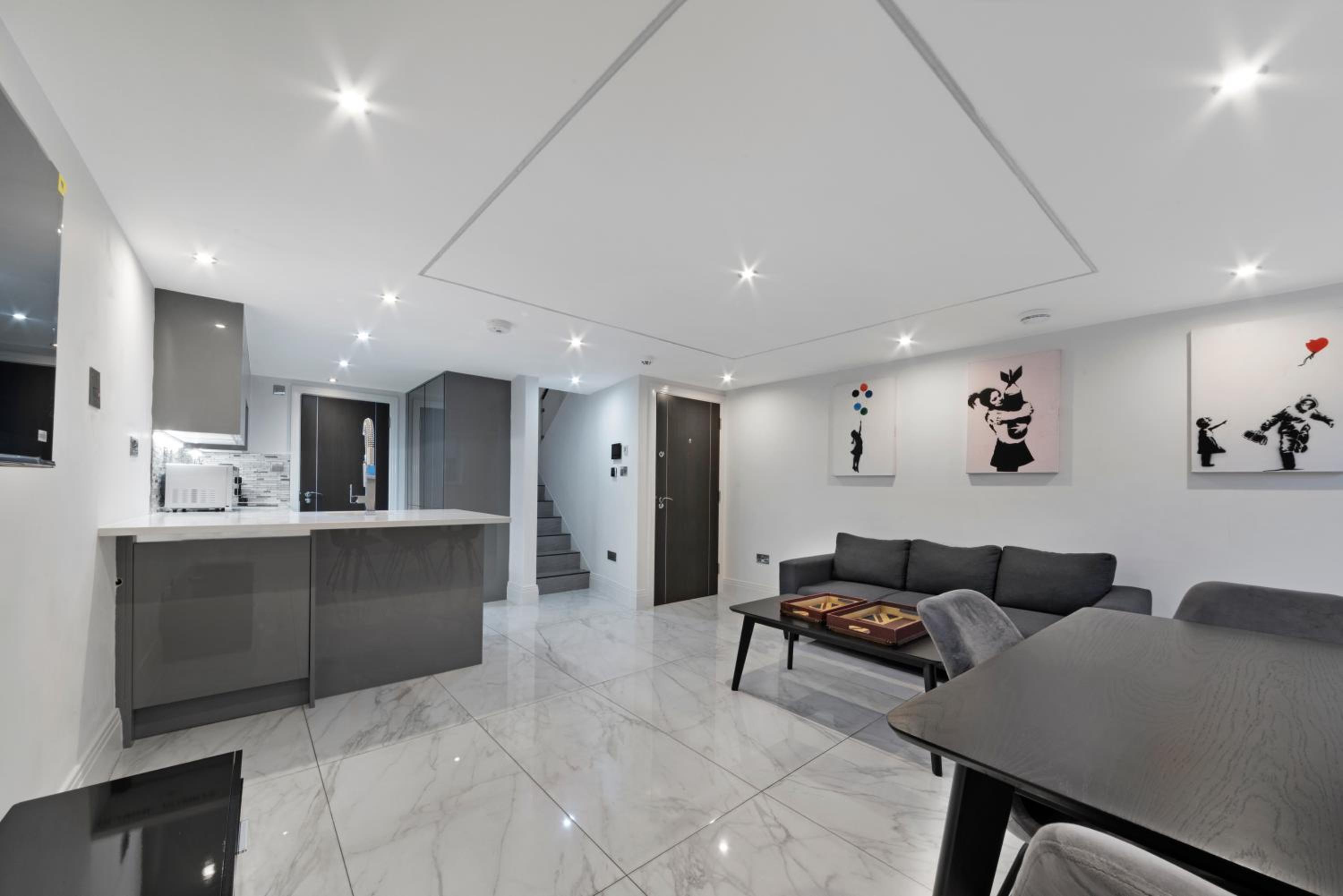 Luxury Covent Garden duplex top floors 1 bed 4pl