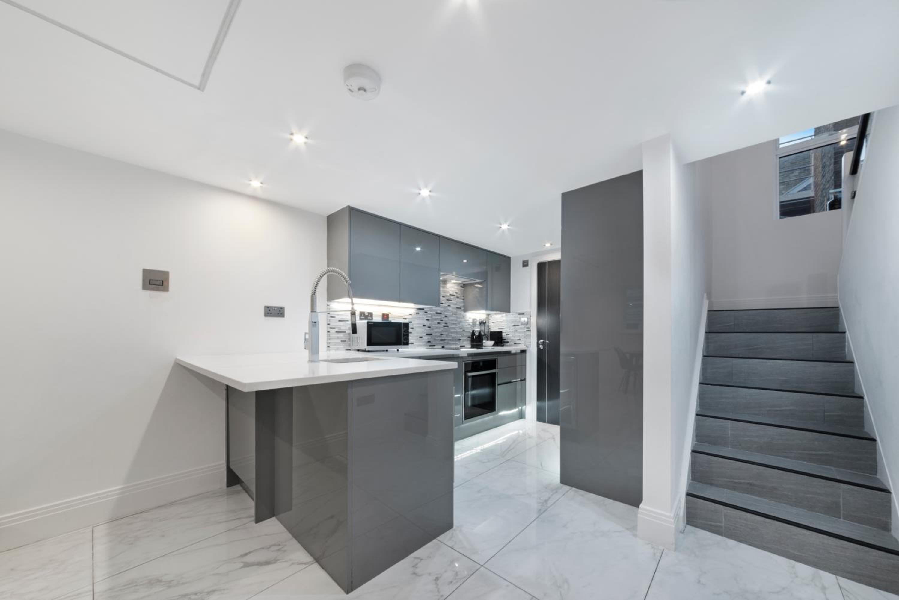 Luxury Covent Garden duplex top floors 1 bed 4pl