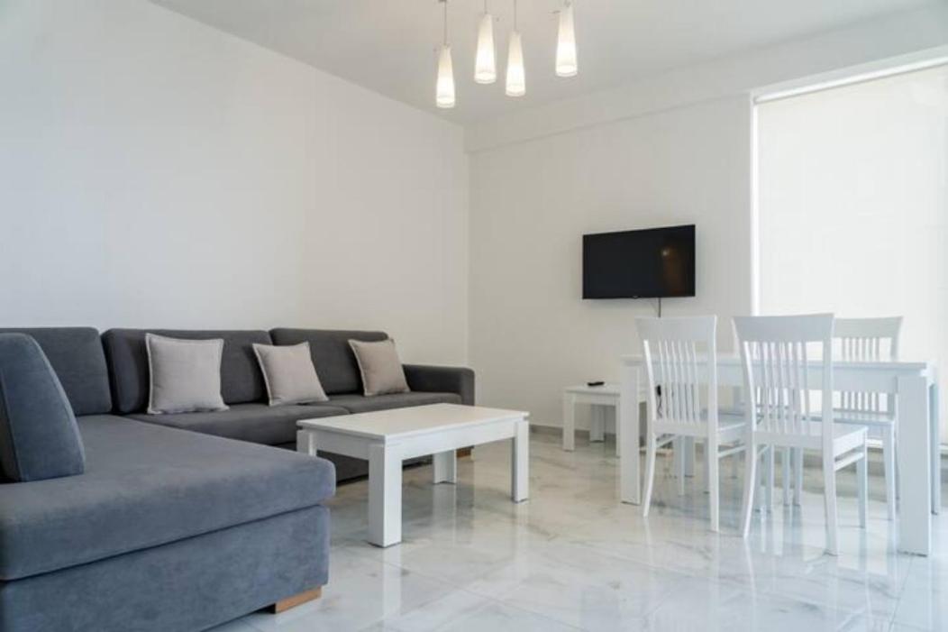 Beachfront Apartments- Horizon Residence