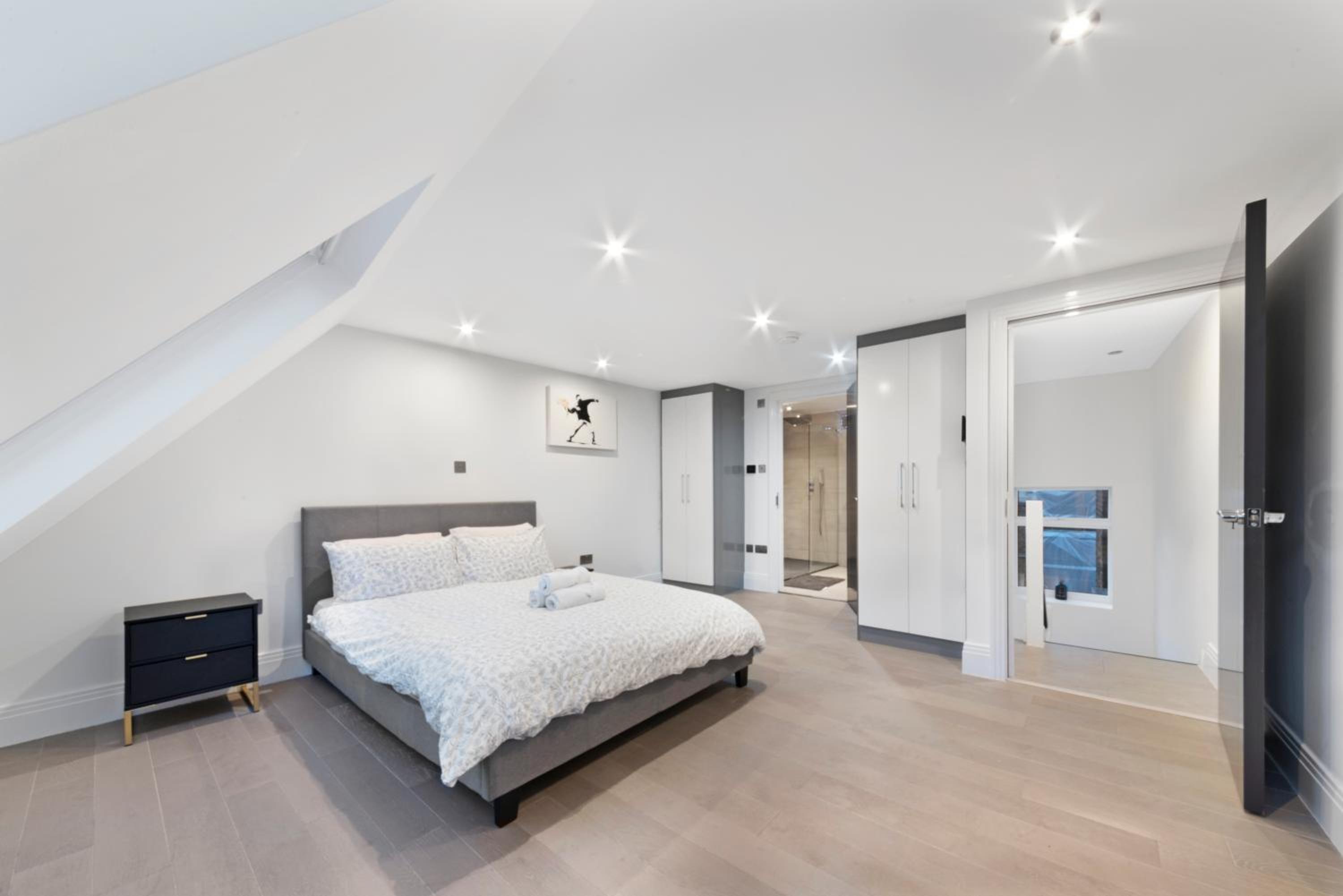 Luxury Covent Garden duplex top floors 1 bed 4pl
