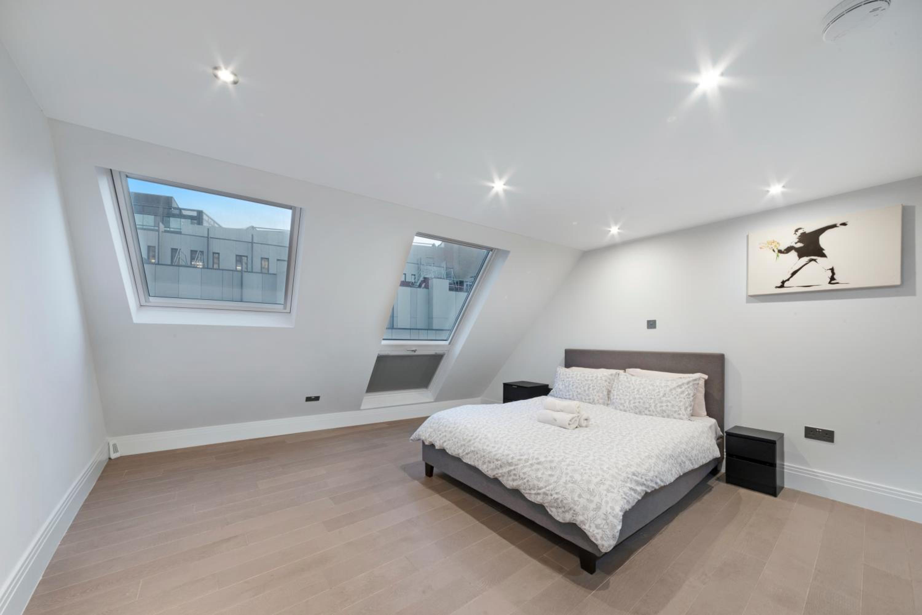 Luxury Covent Garden duplex top floors 1 bed 4pl