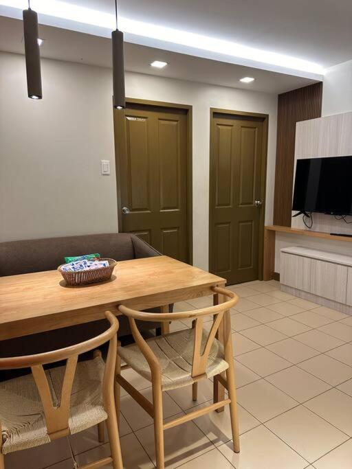 Cozy 2 Bedroom End Unit