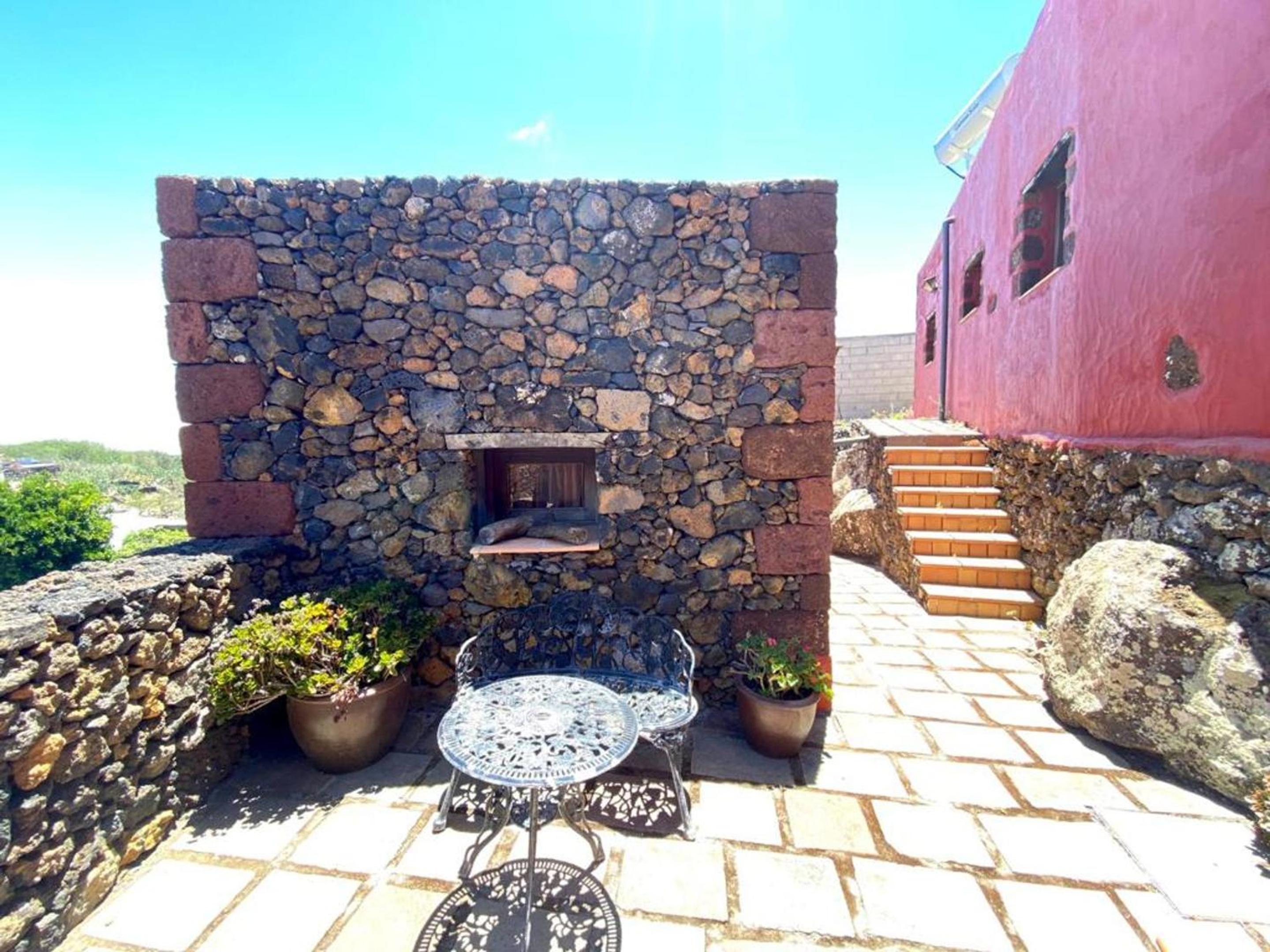 Comfortable House with Mountain View in Isora